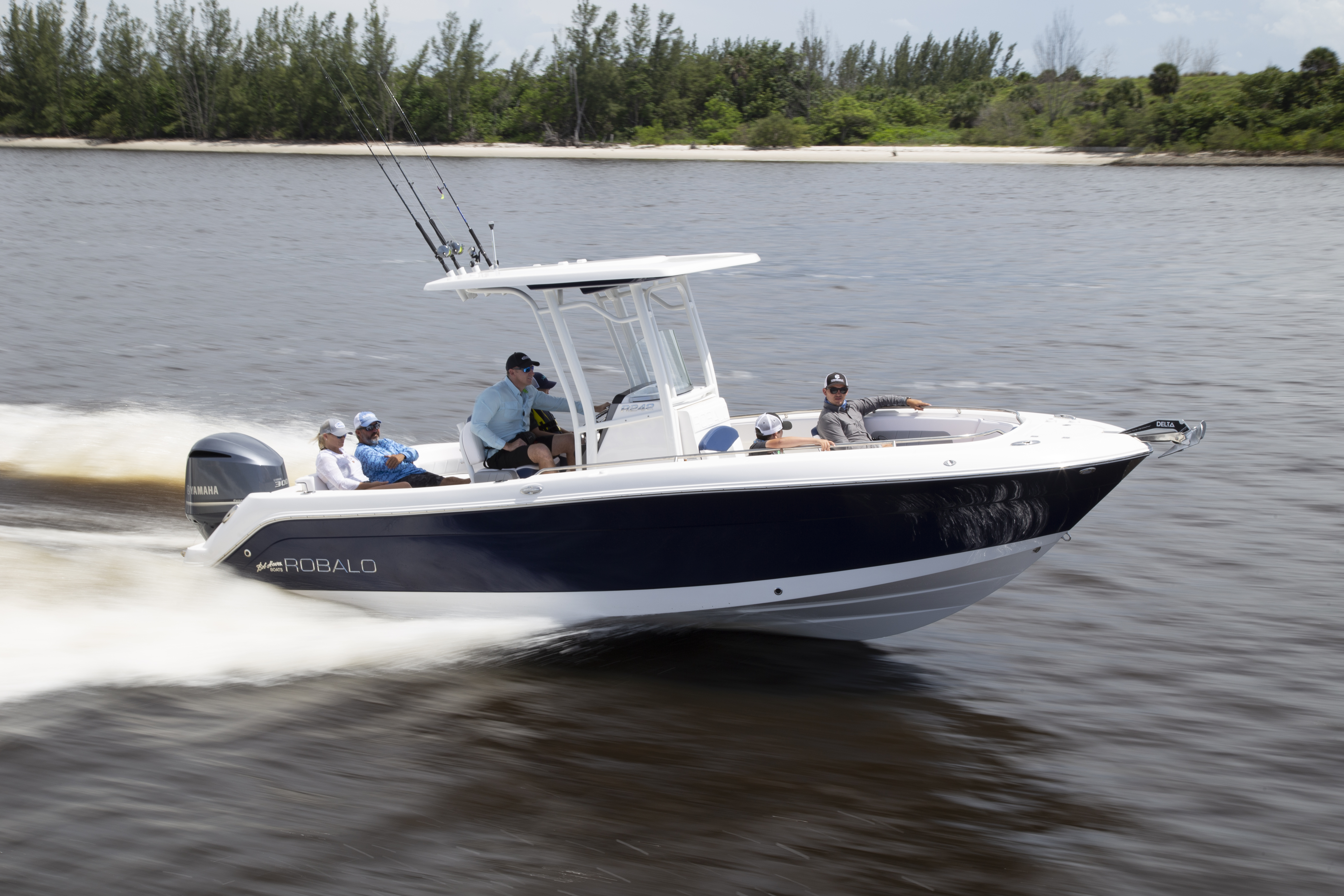 Boat Review - Robalo 242 Explorer