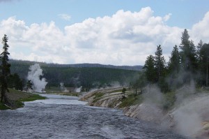 Firehole_River_near_Excelsior_Geyser_in_Yellowstone