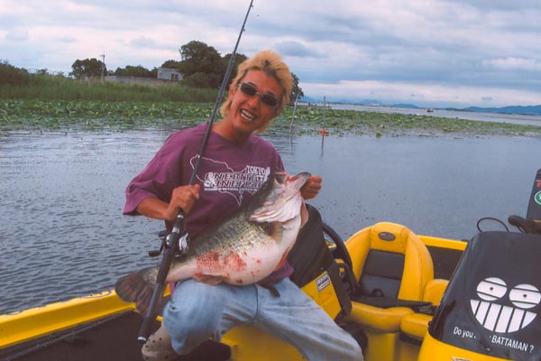 Manabu Kurita posing with his massive 22 lb 4 oz largemouth taken from Lake Biwa, Japan. Bass fishing is not positively approved of around these parts and Manabu showed the world that records can still be broken, you just have to be willing to go against all odds.