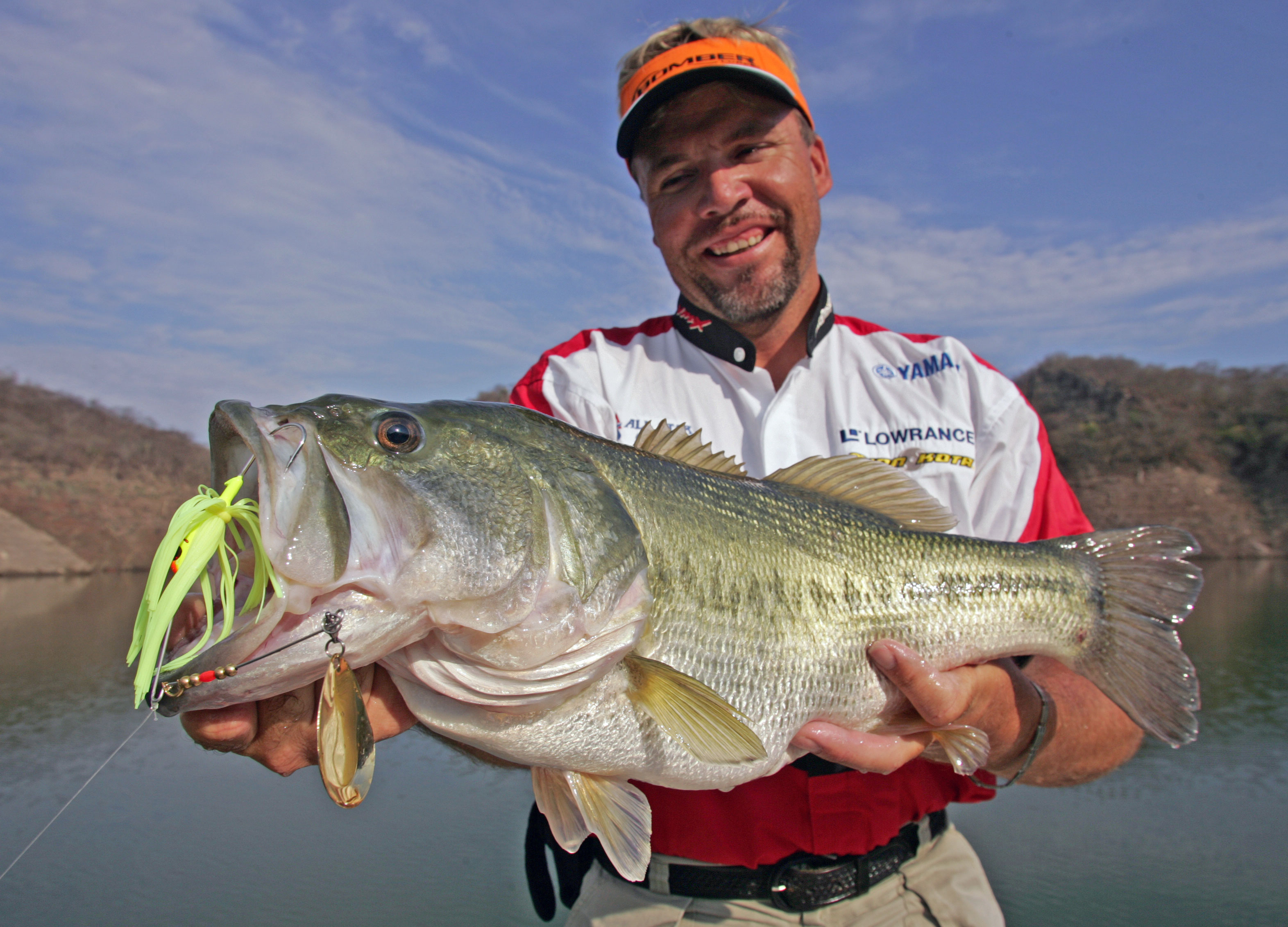 how to catch largemouth bass fishing planet