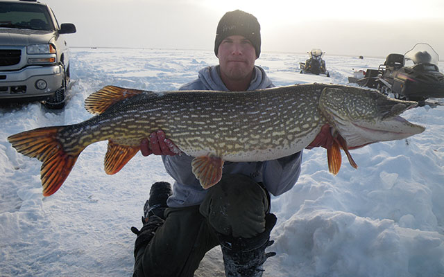 Giant Pike fishing on Winnipeg River 