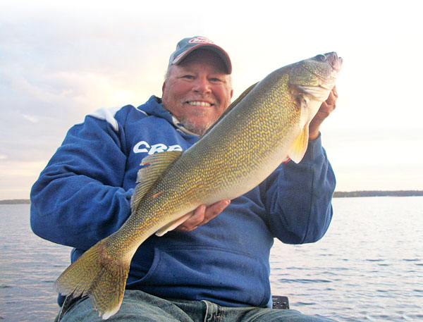 Walleye Trolling Guide - How to Troll for Walleyes 101