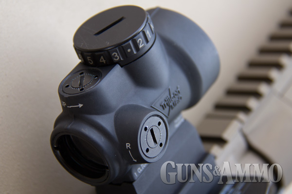 Trijicon-MRO-(Miniature-Rifle-Optic)-Closeup