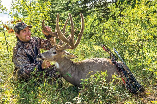 200-inch-whitetail-buck-bowhunter