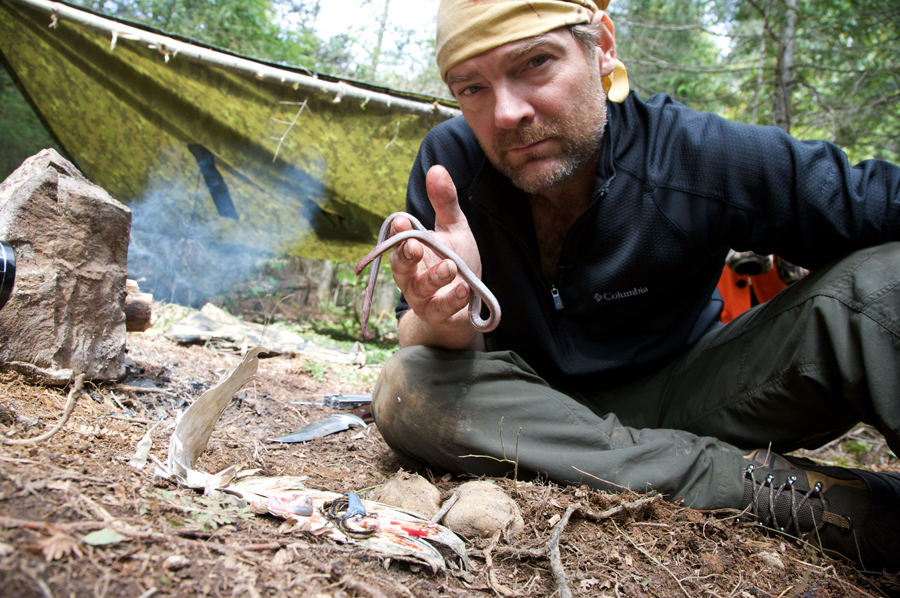 Выжить из ума. Survival in the Wild. Survival in the Wild фильм. Специалист по выживанию лес Страуд