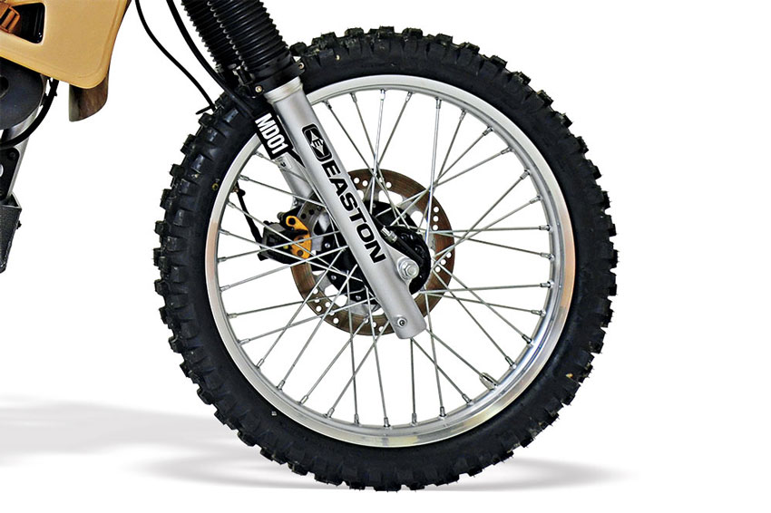 001_dunlop-d606-tires