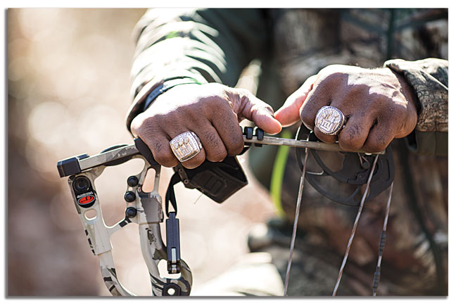 Justin-Tuck-NFL-and-bowhunting