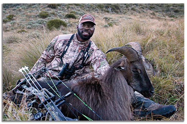 Justin-Tuck-NFL-bowhunt