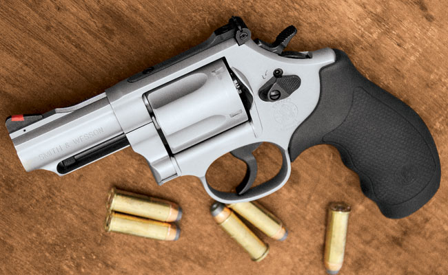 Review S&W Model 69 Combat Magnum - Handguns