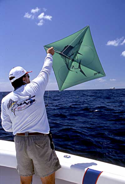 How to Attach a Helium Balloon Directly to a Kite Spar - Kite Fishing South  Florida 