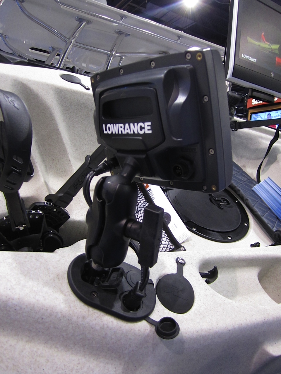Easy Mount for Lowrance Users
