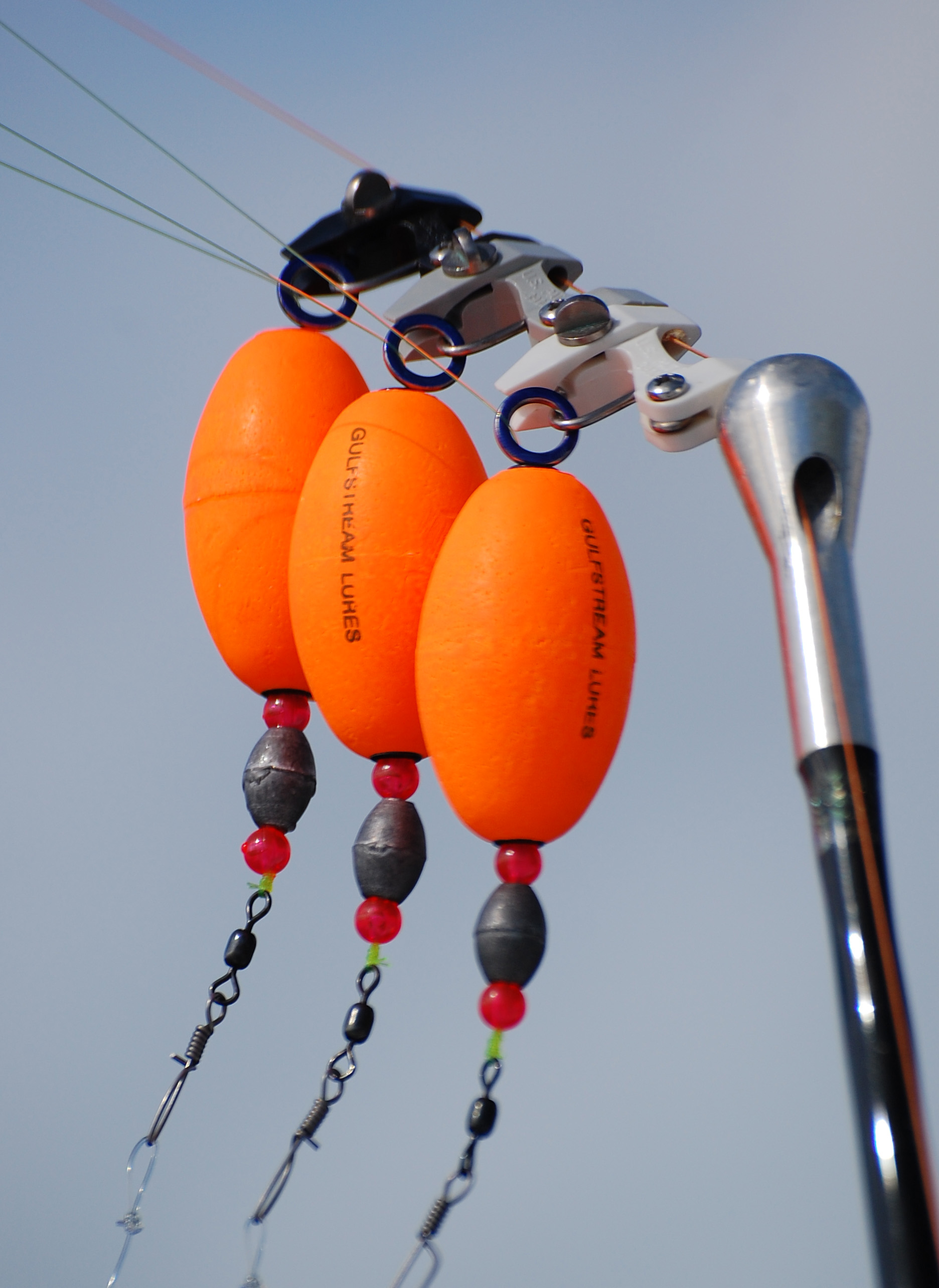 floats and weights on fishing line