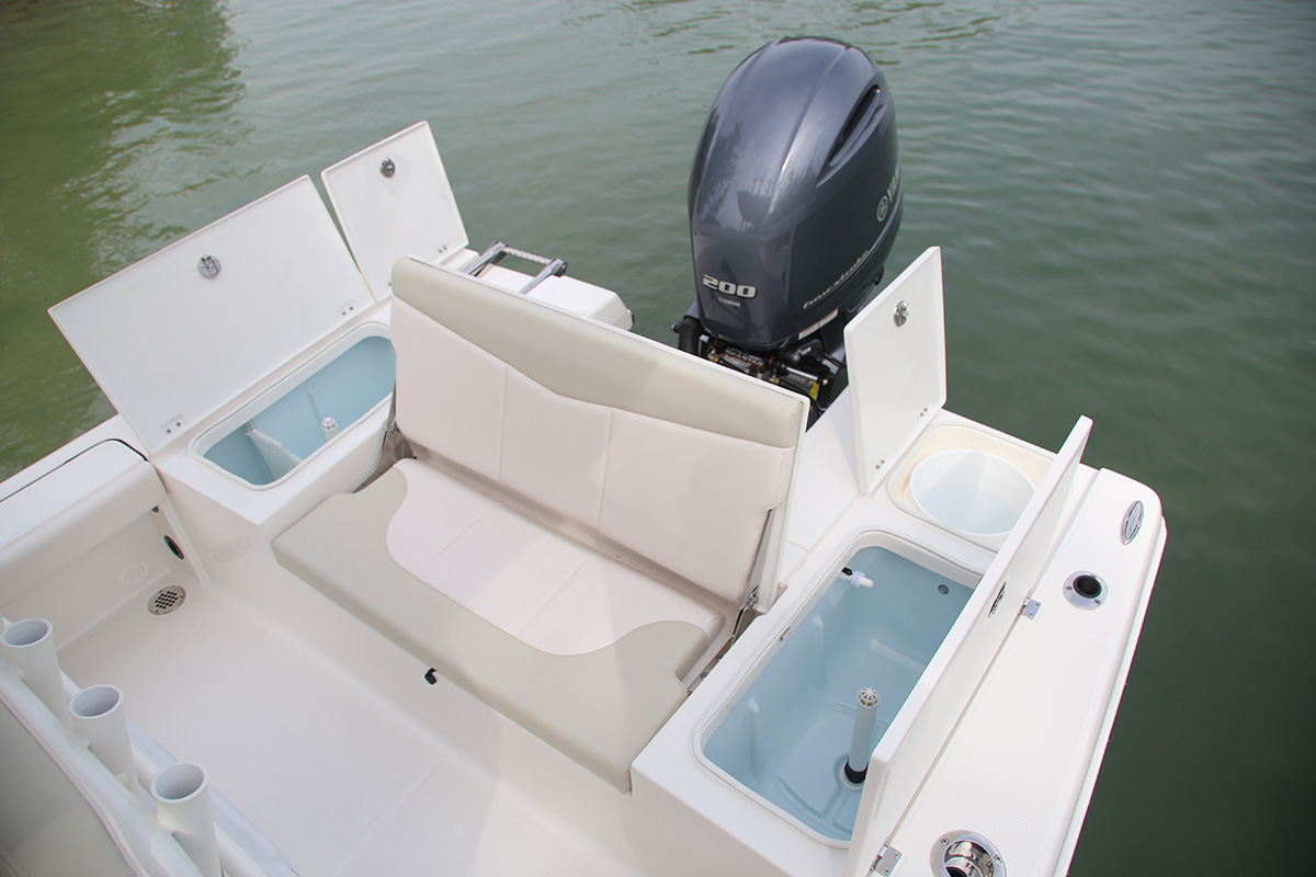 Robalo 226 Cayman Bay