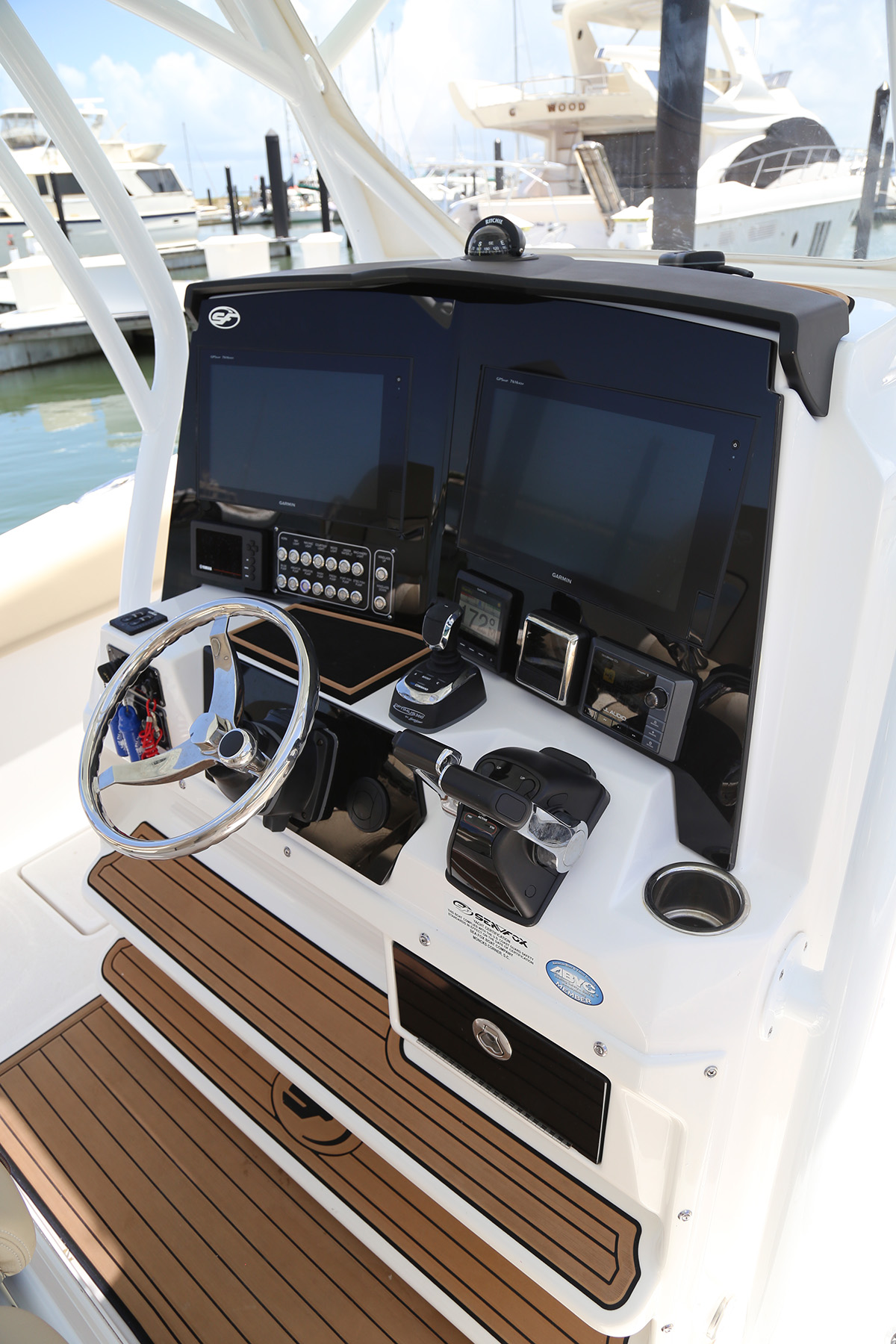 Sea Fox 328 Commander