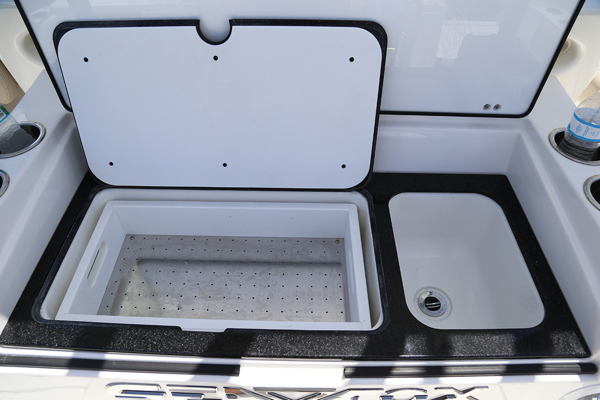 Sea Fox 328 Commander