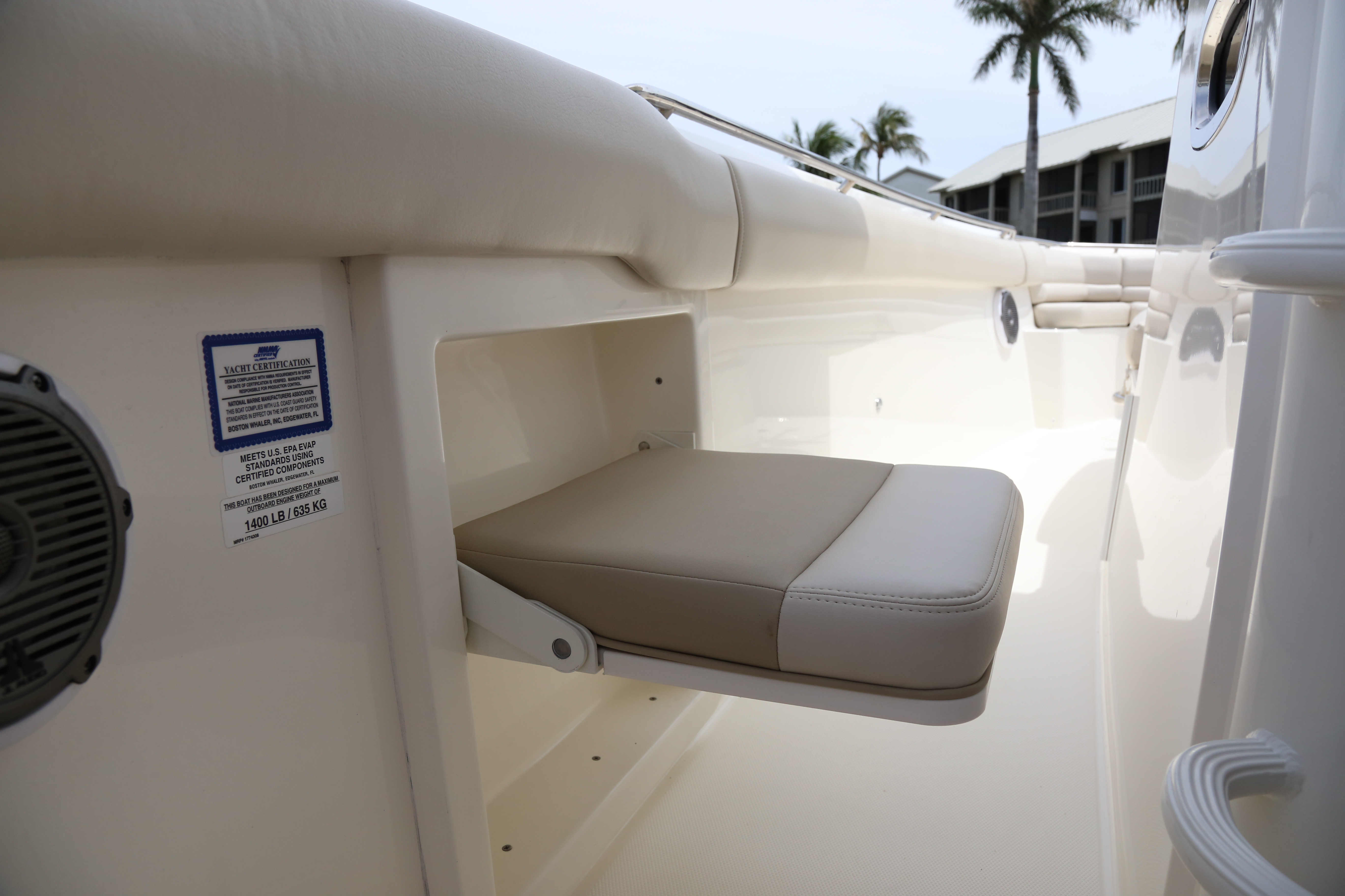 Boston Whaler 330 Outrage