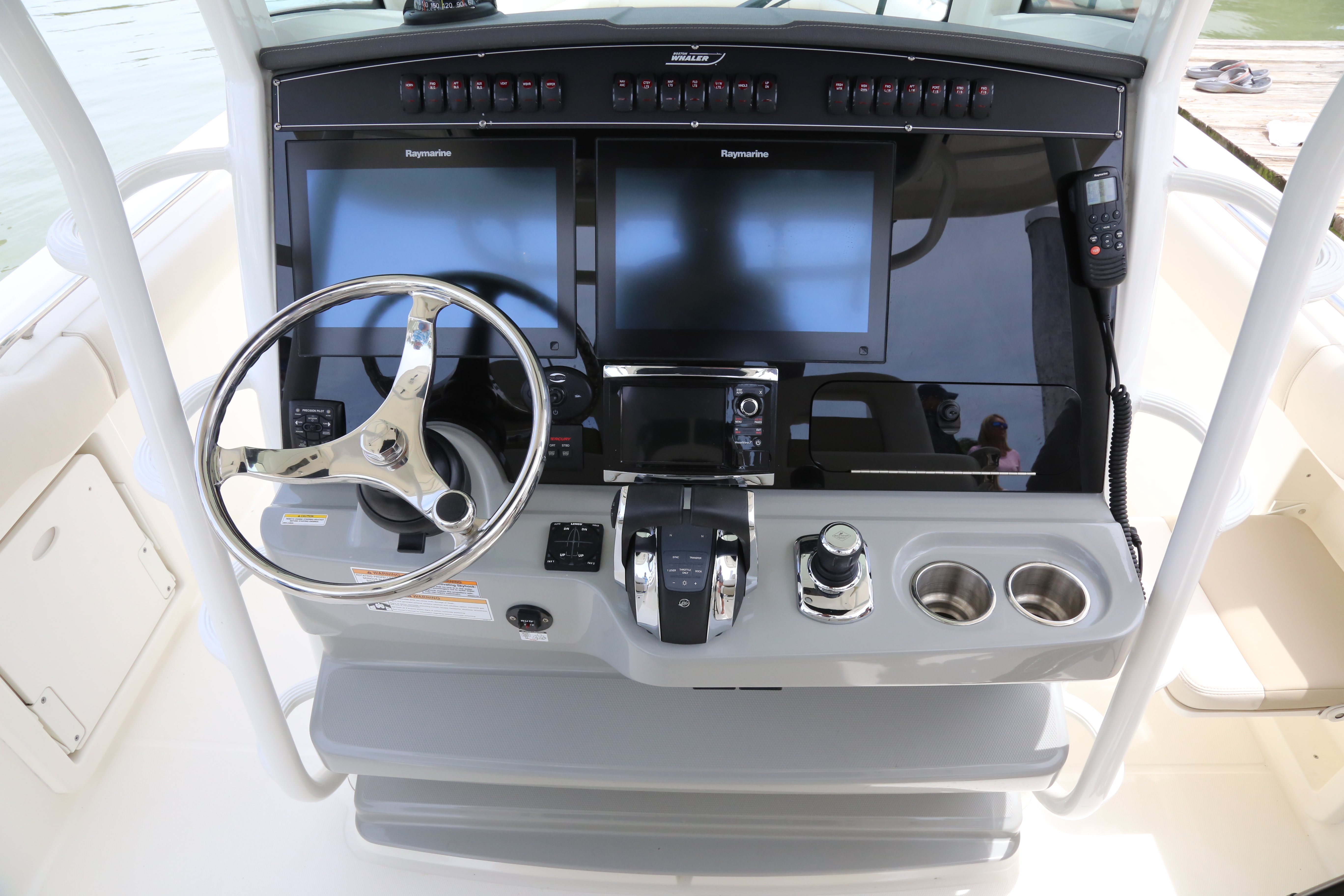 Boston Whaler 330 Outrage