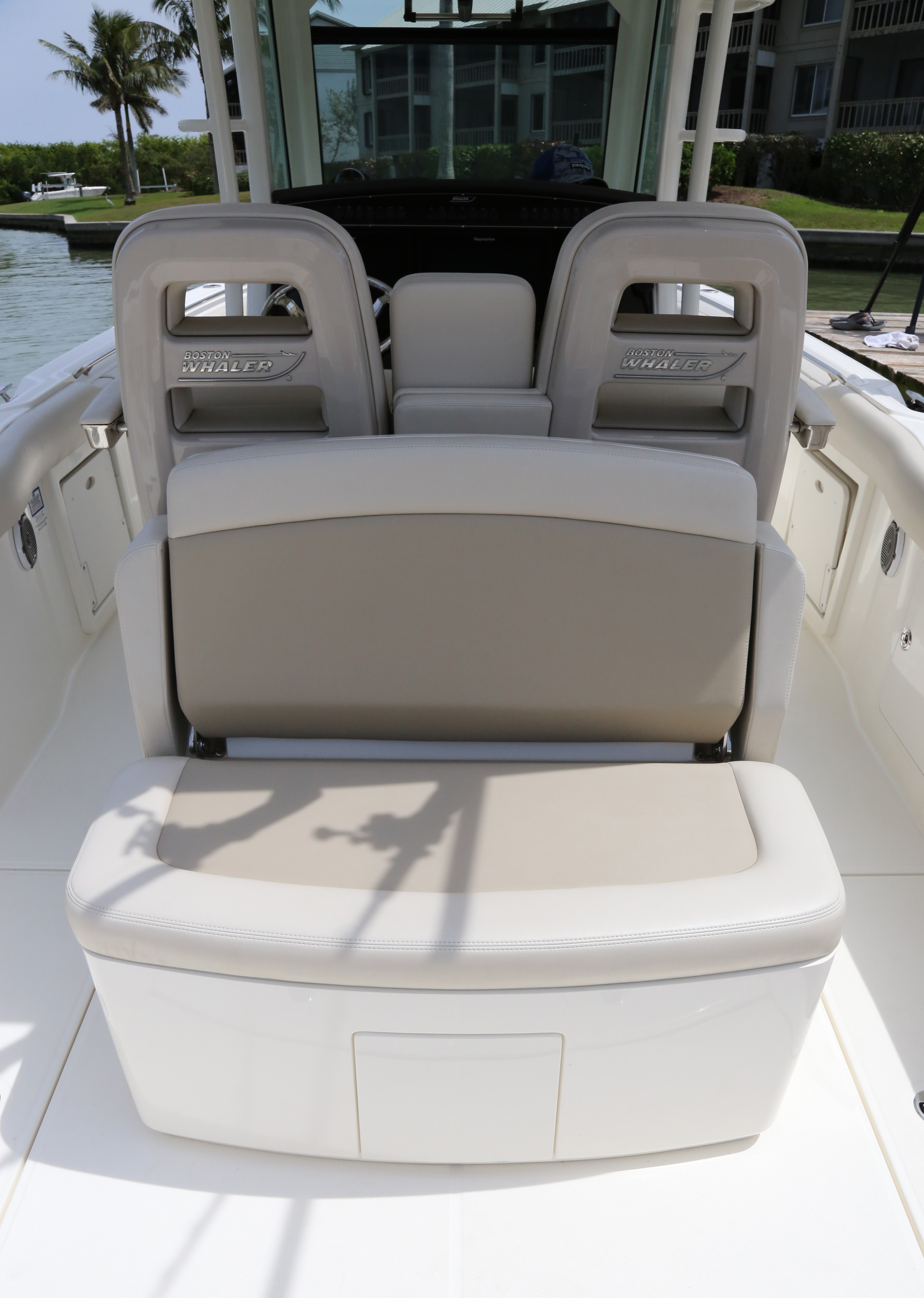Boston Whaler 330 Outrage