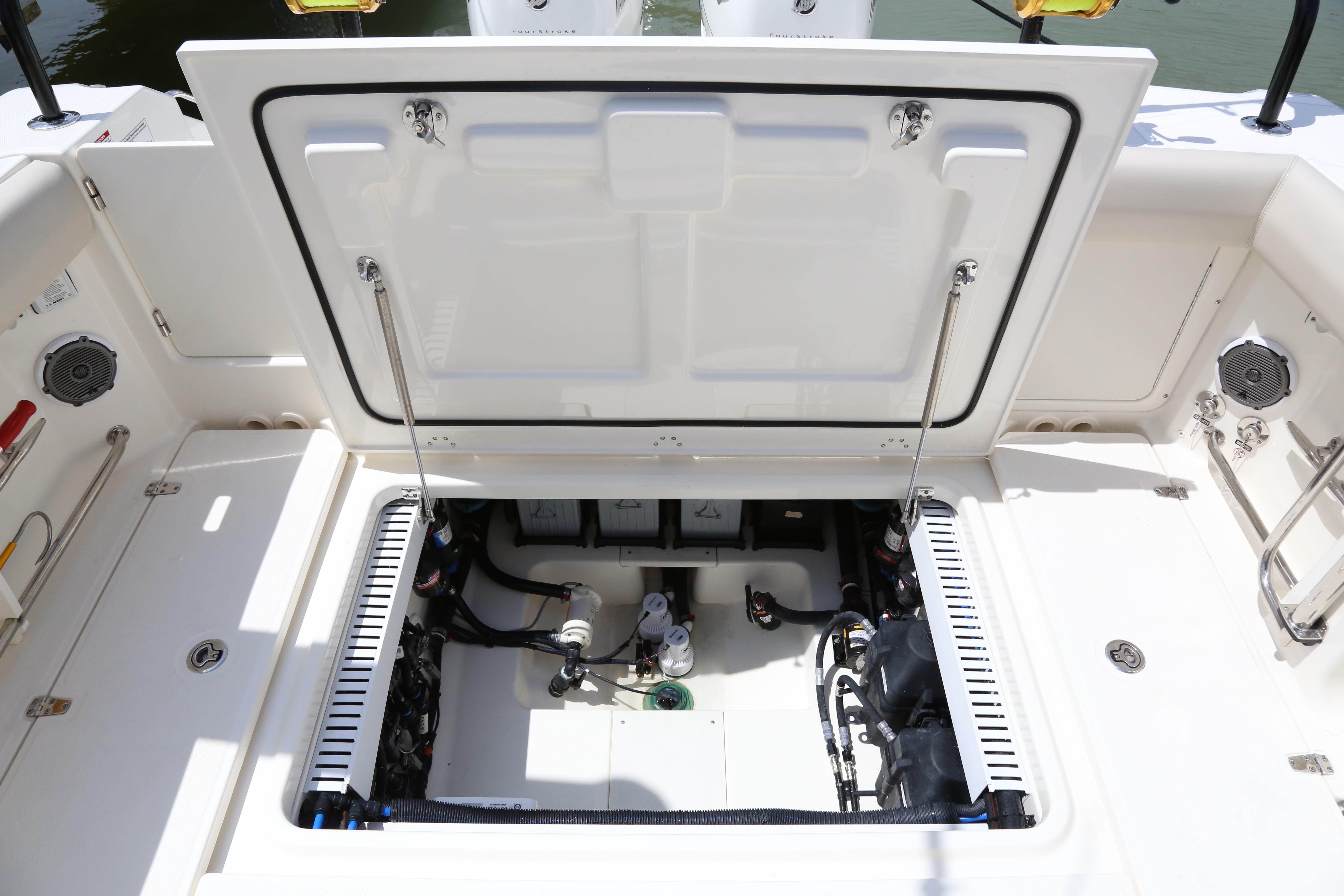 Boston Whaler 330 Outrage