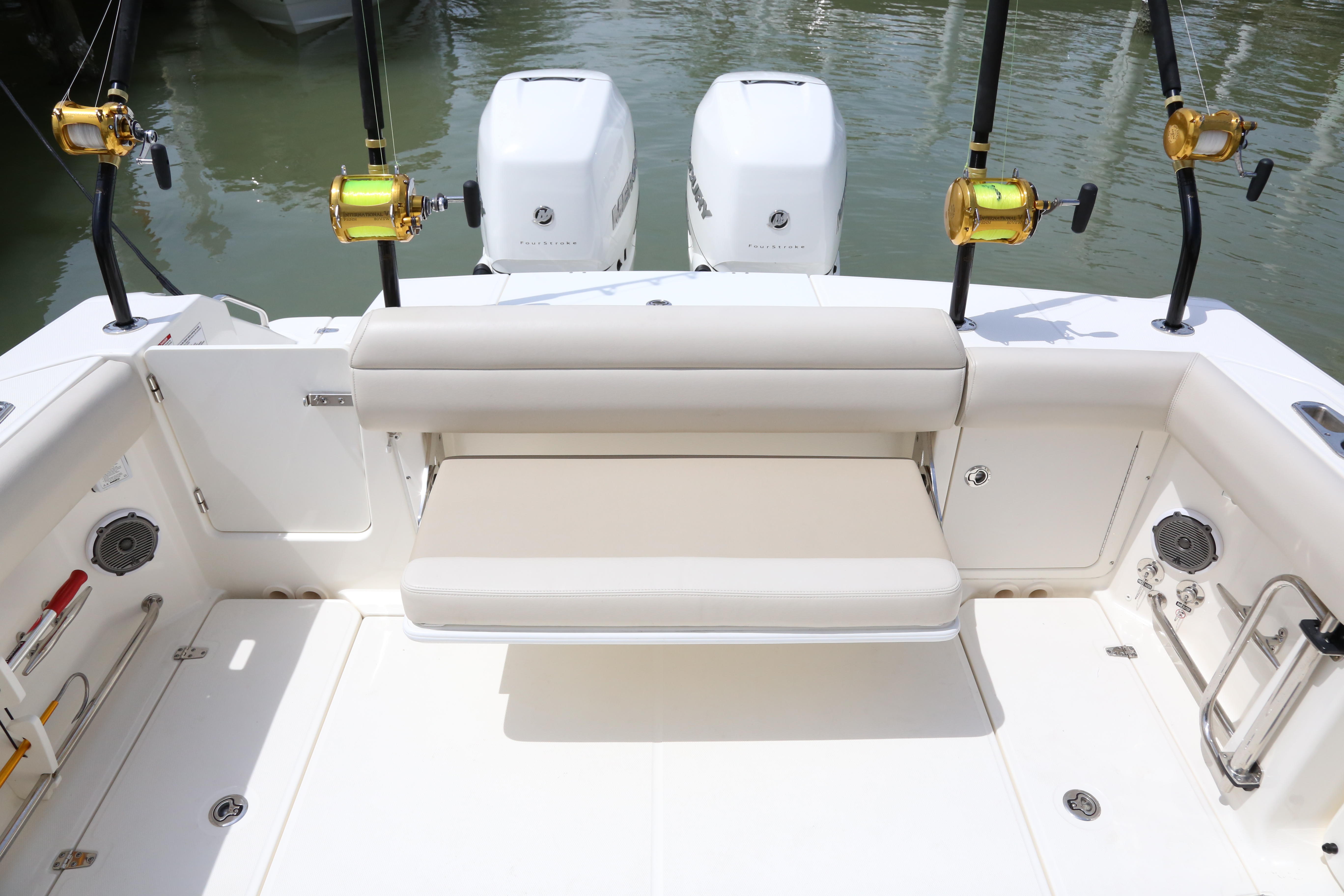 Boston Whaler 330 Outrage