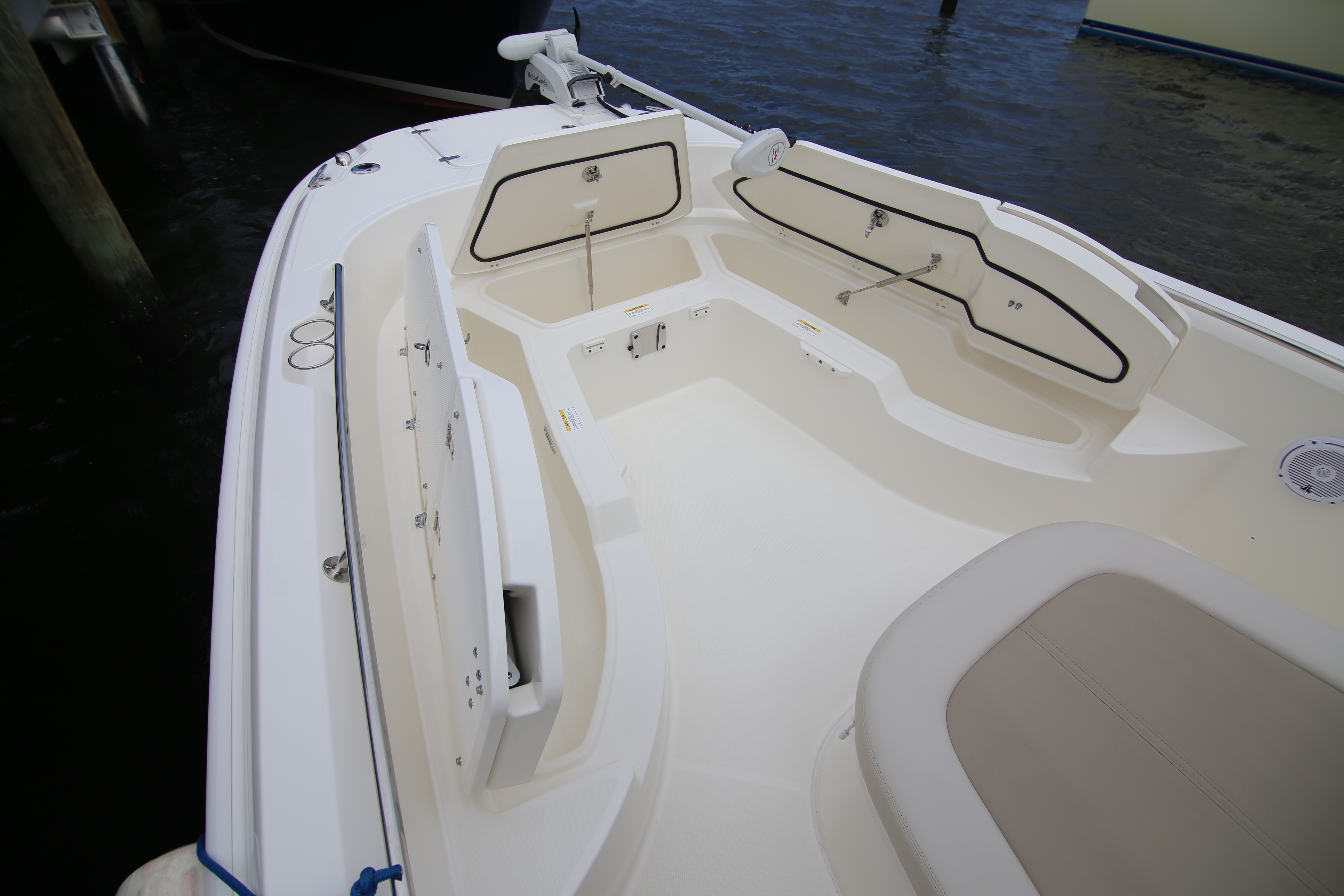 Boat Review - Boston Whaler 270 Dauntless