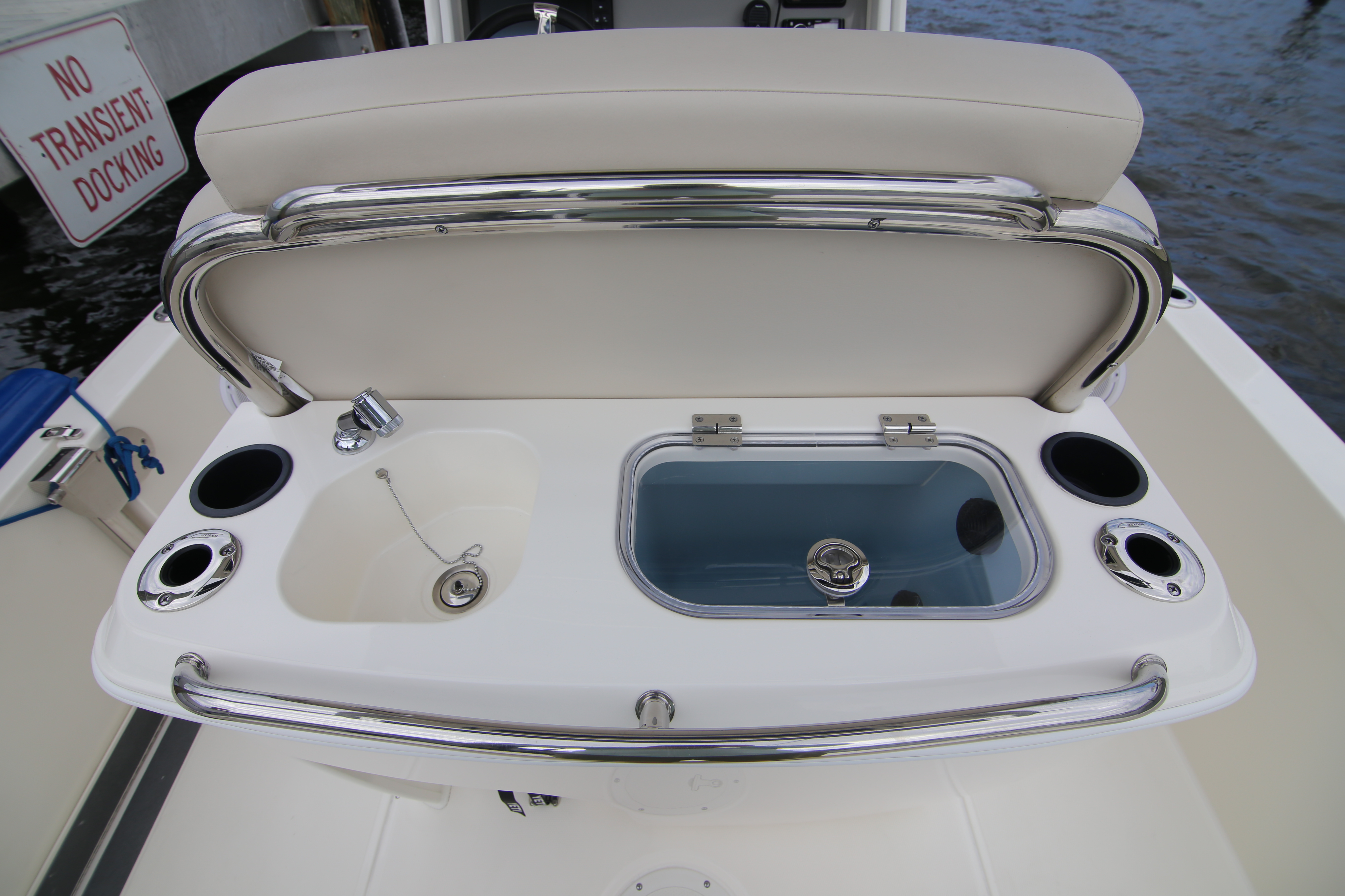 Boat Review - Boston Whaler 270 Dauntless