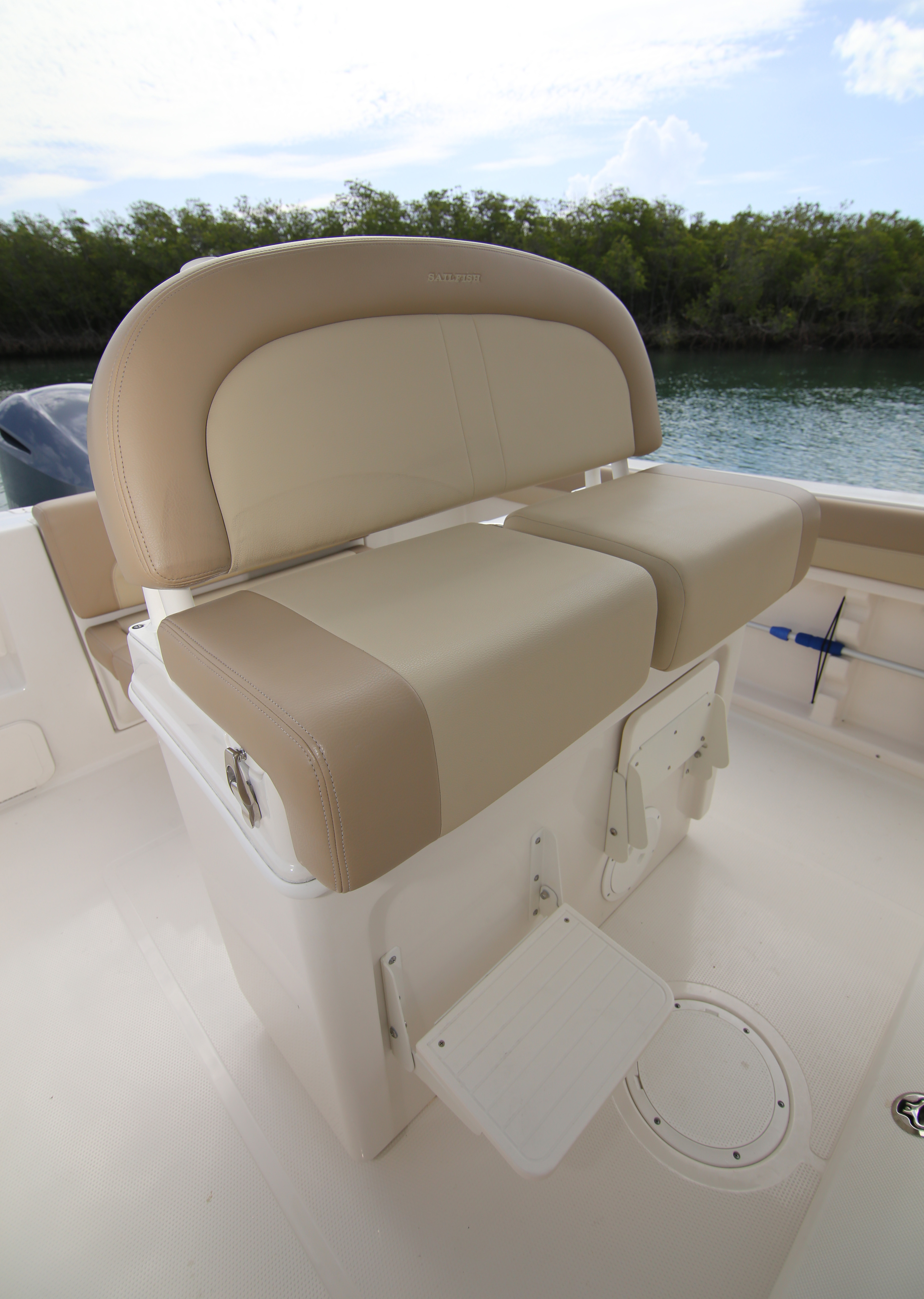 Boat Review - Sailfish 241CC
