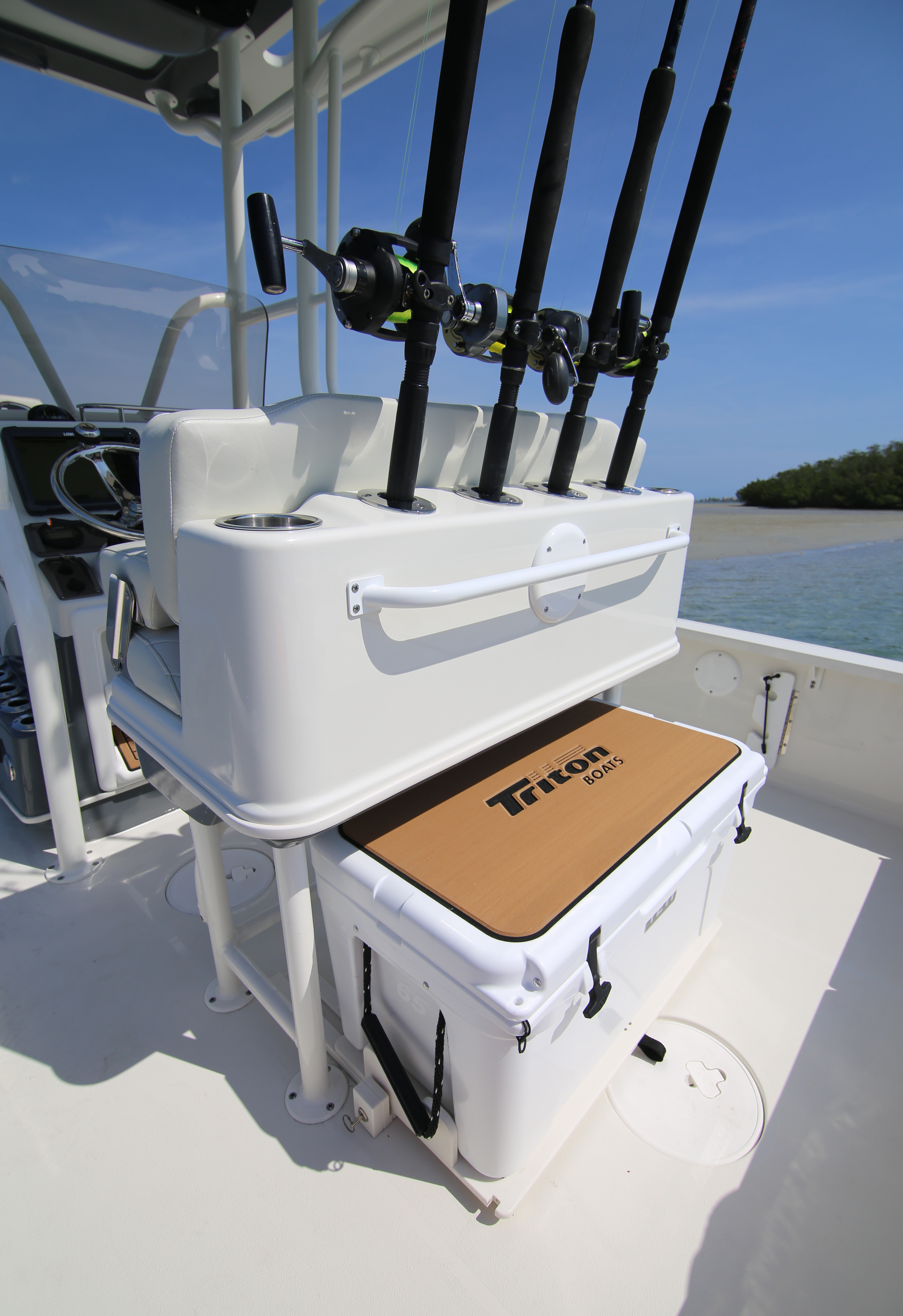 Boat Review - Triton 240 LTS