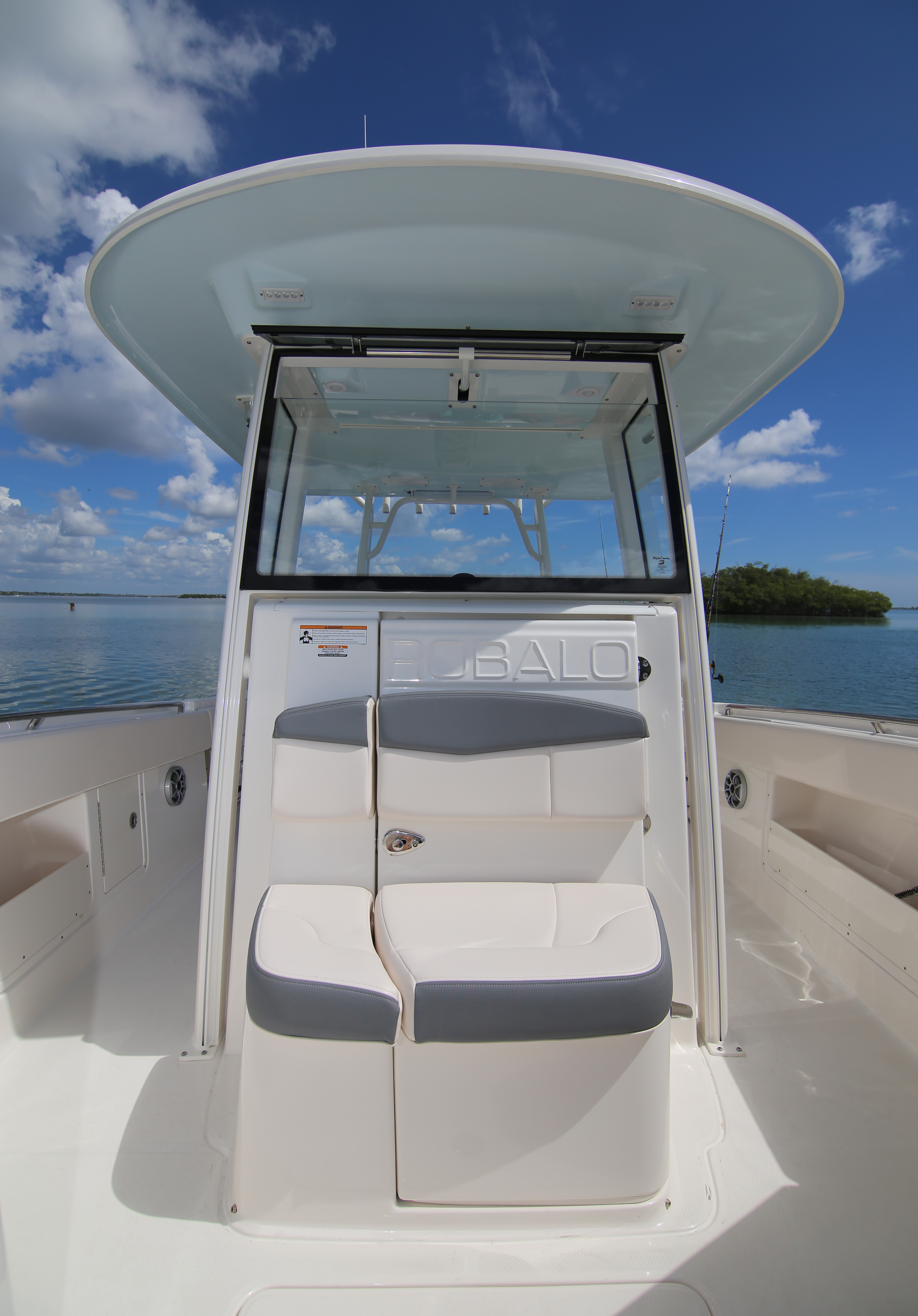 Boat Review - Robalo R302