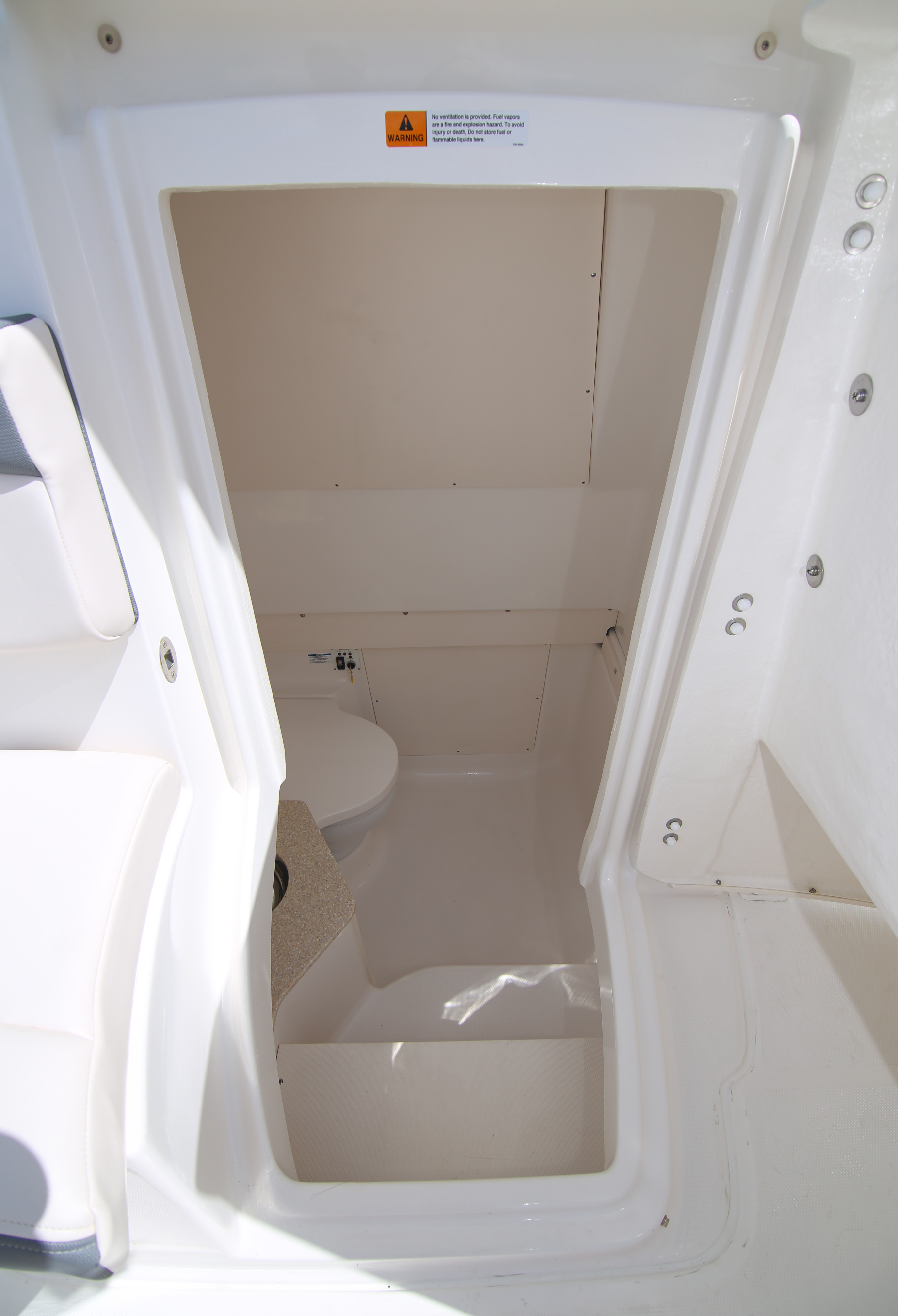 Boat Review - Robalo R302