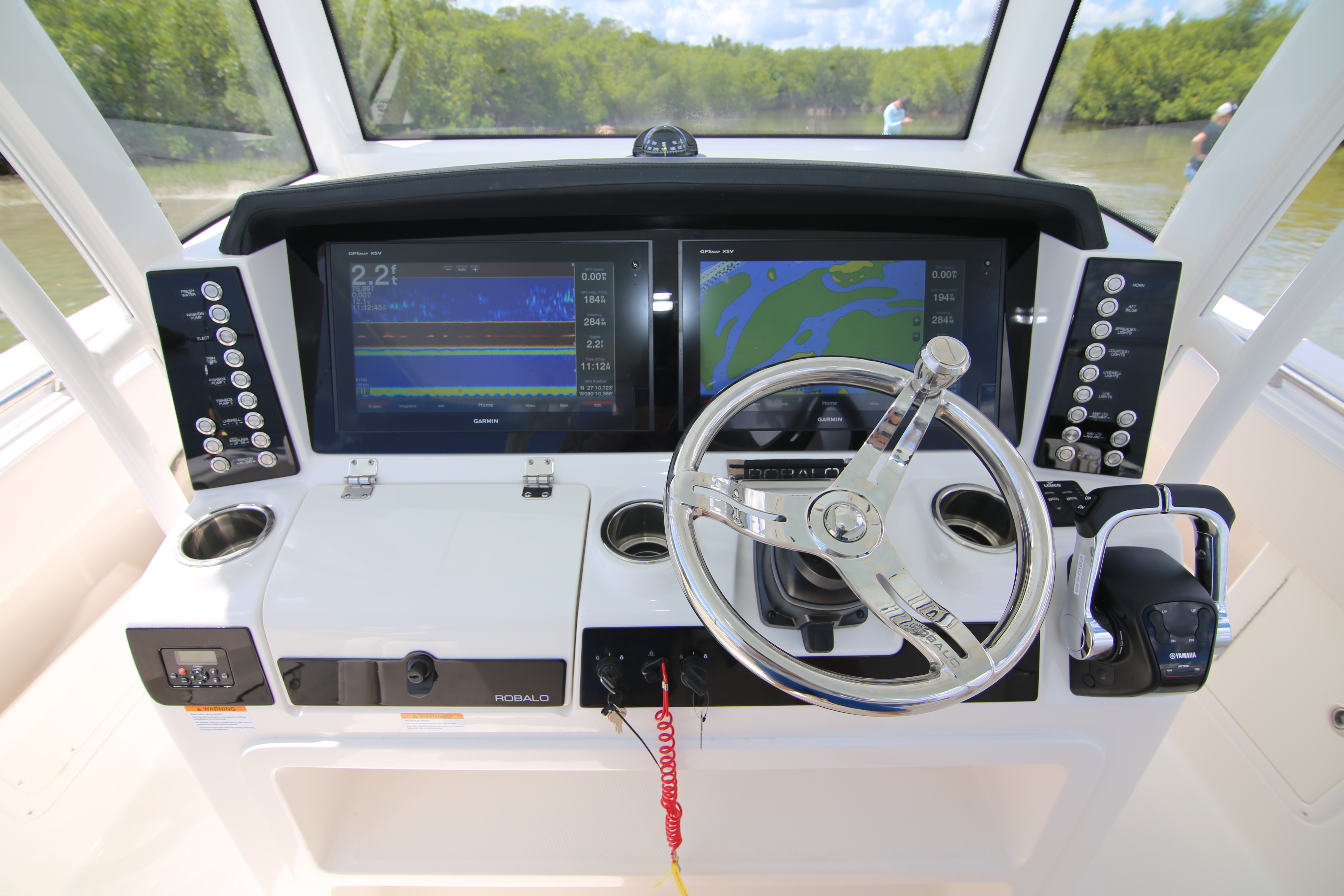 Boat Review - Robalo R302