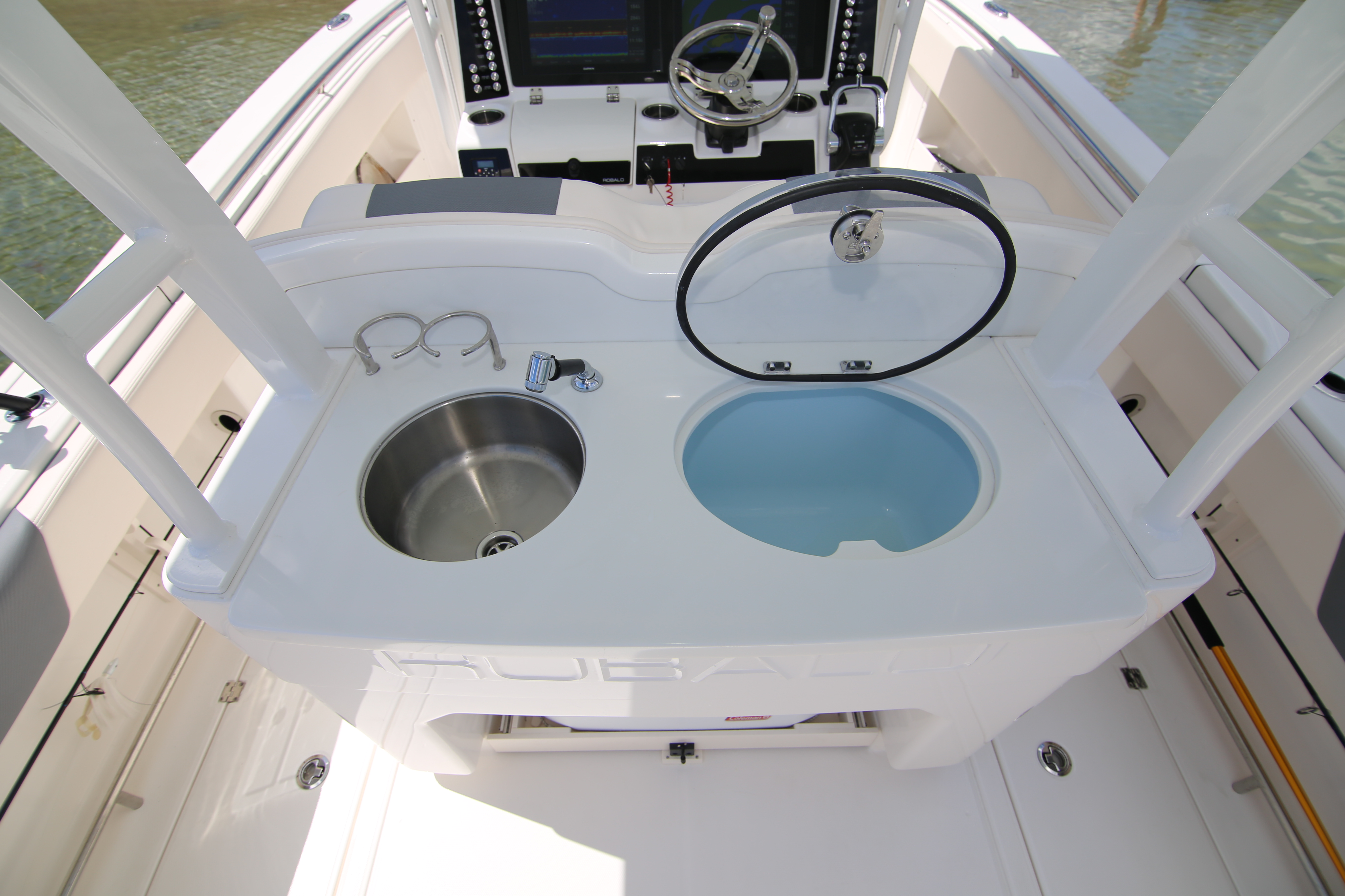 Boat Review - Robalo R302