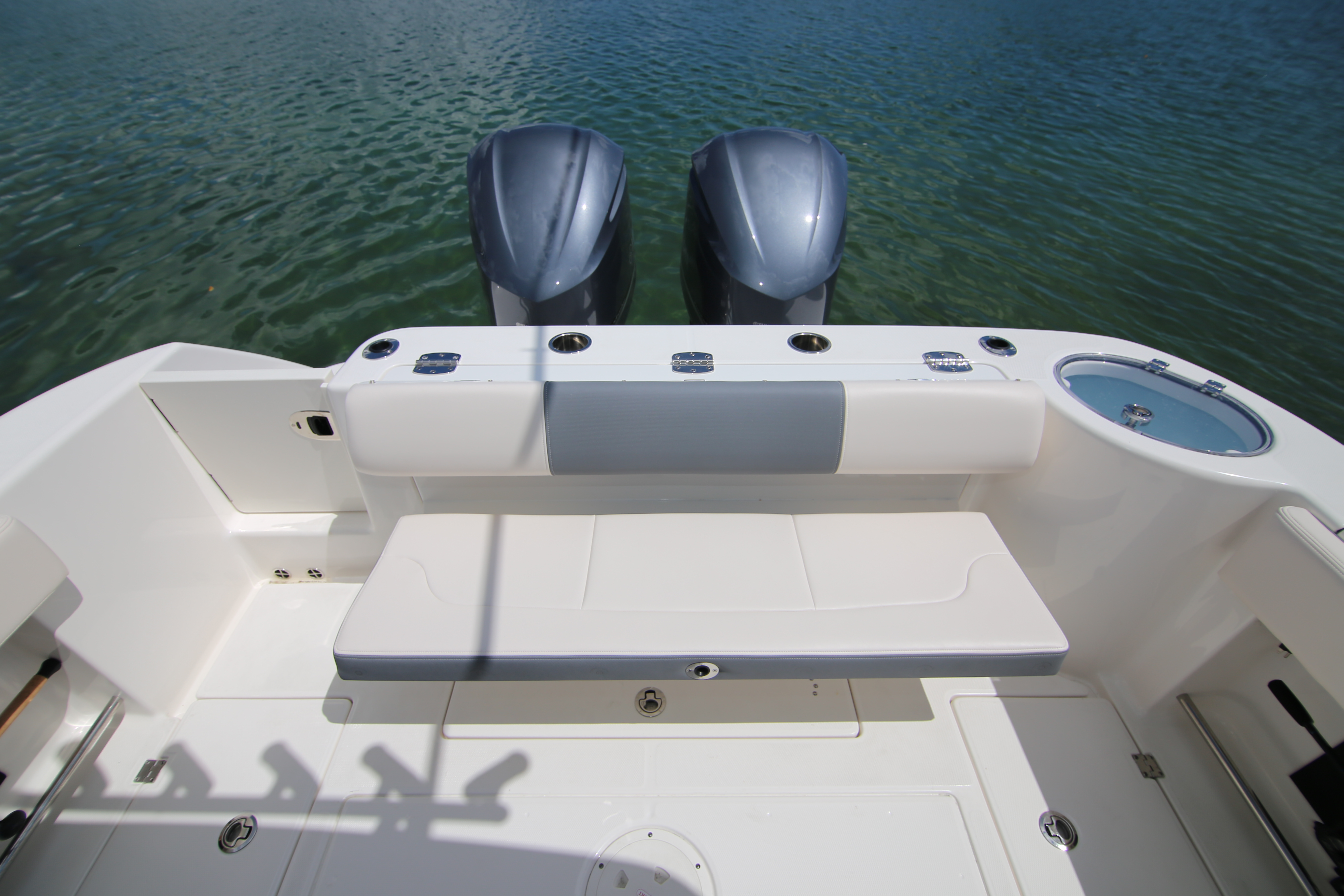 Boat Review - Robalo R302