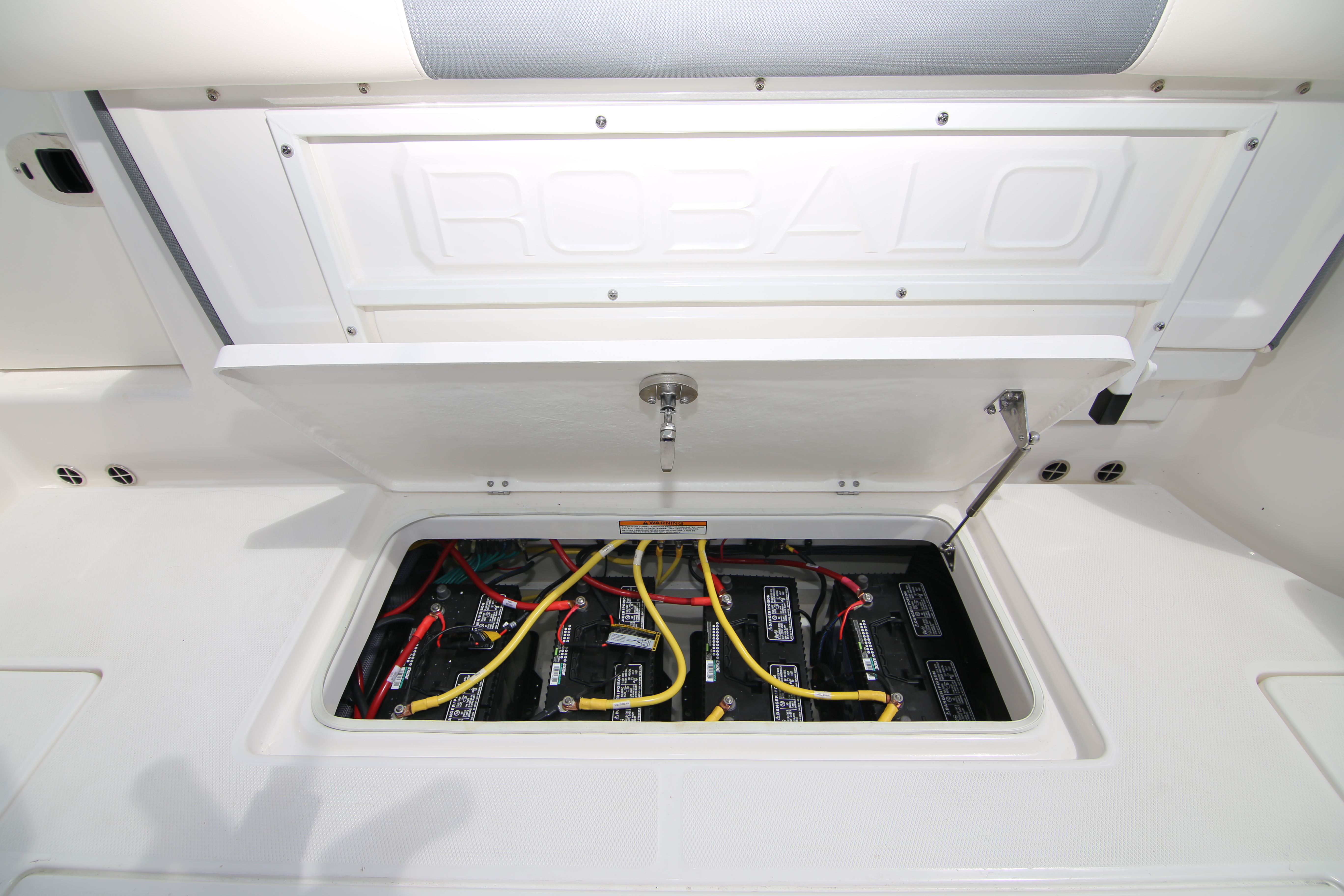 Boat Review - Robalo R302