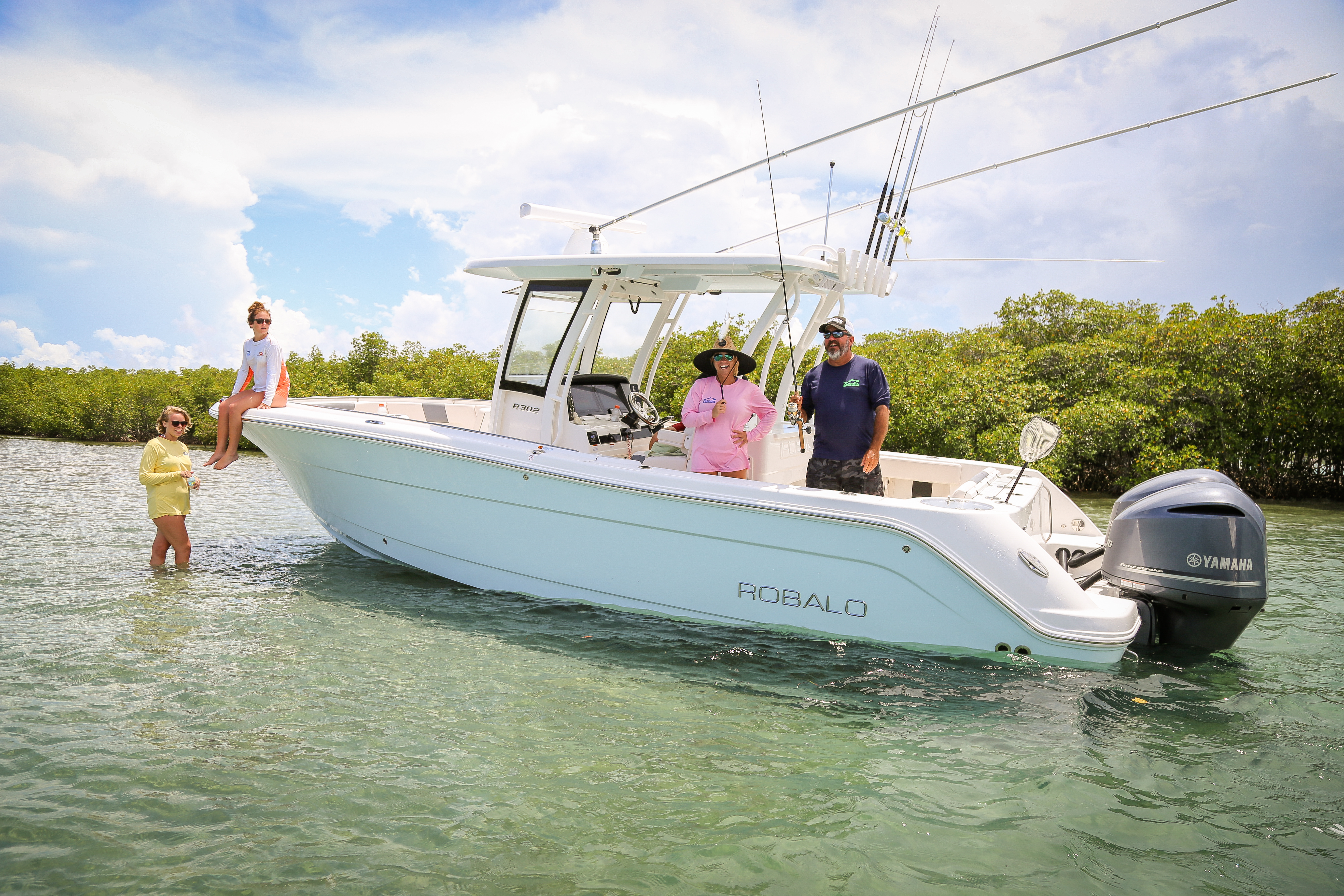 Boat Review - Robalo R302