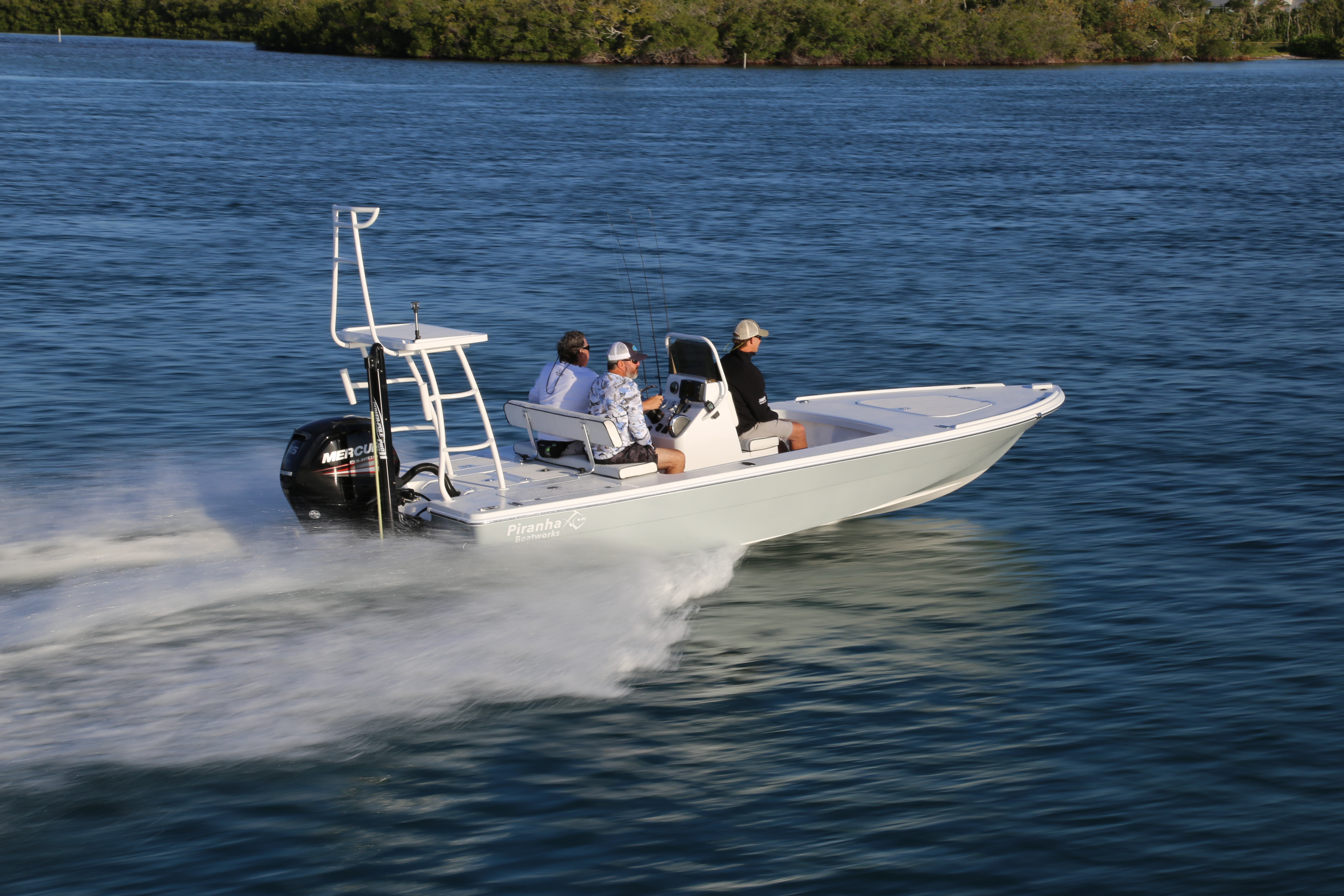 Boat Review - Piranha F2000