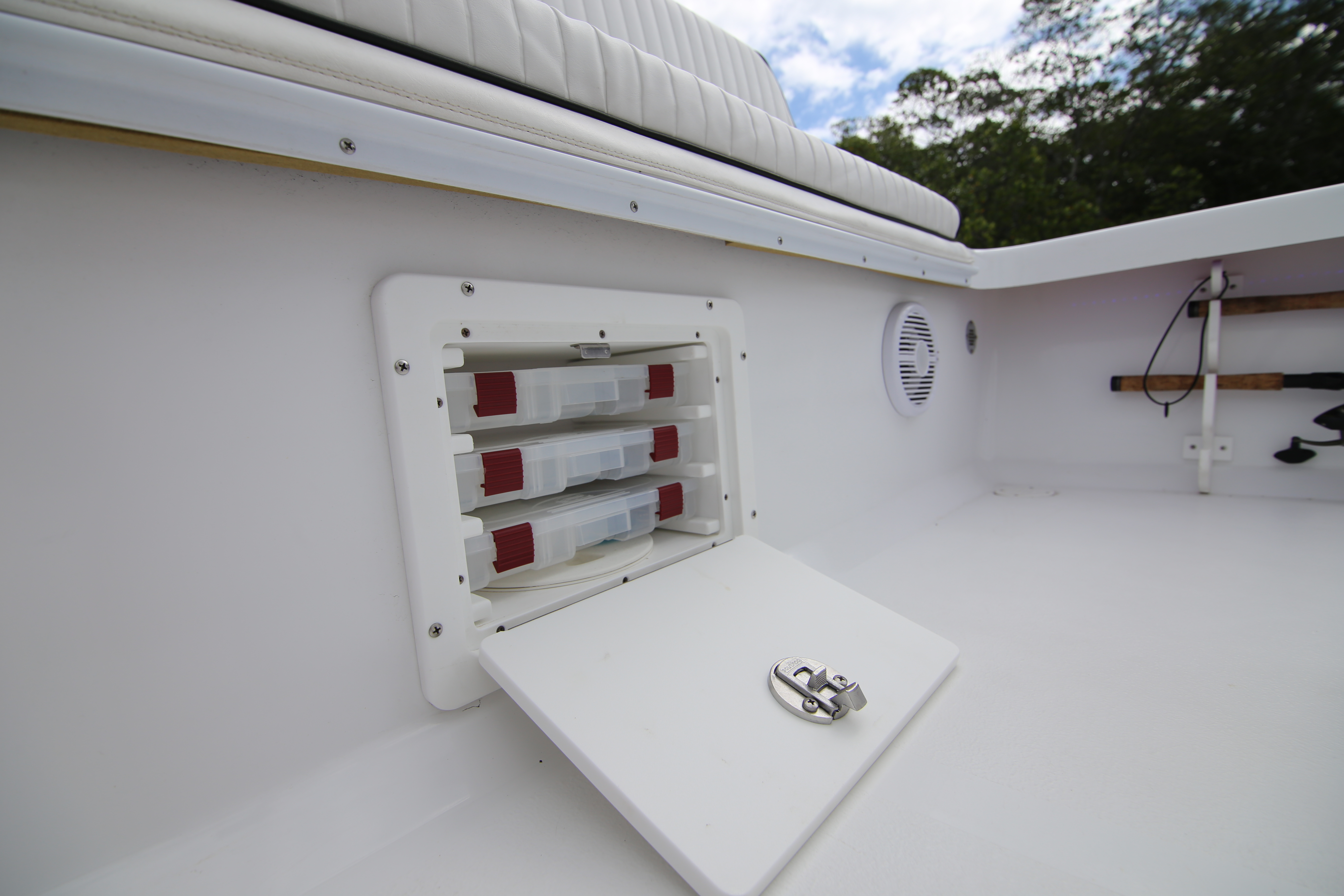 Boat Review - Piranha F2000