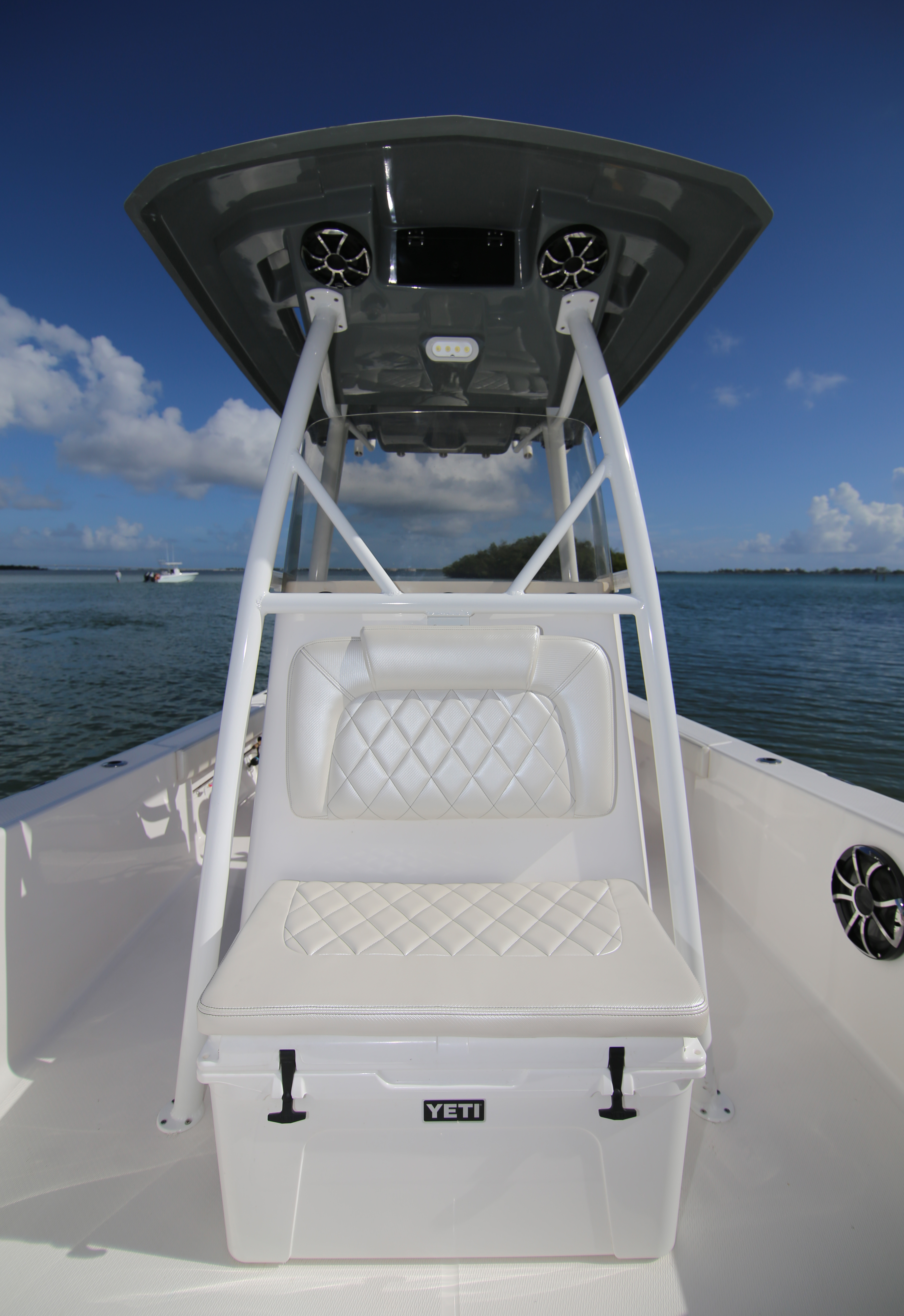 Boat Review - Blue Wave 2800 Pure Hybrid