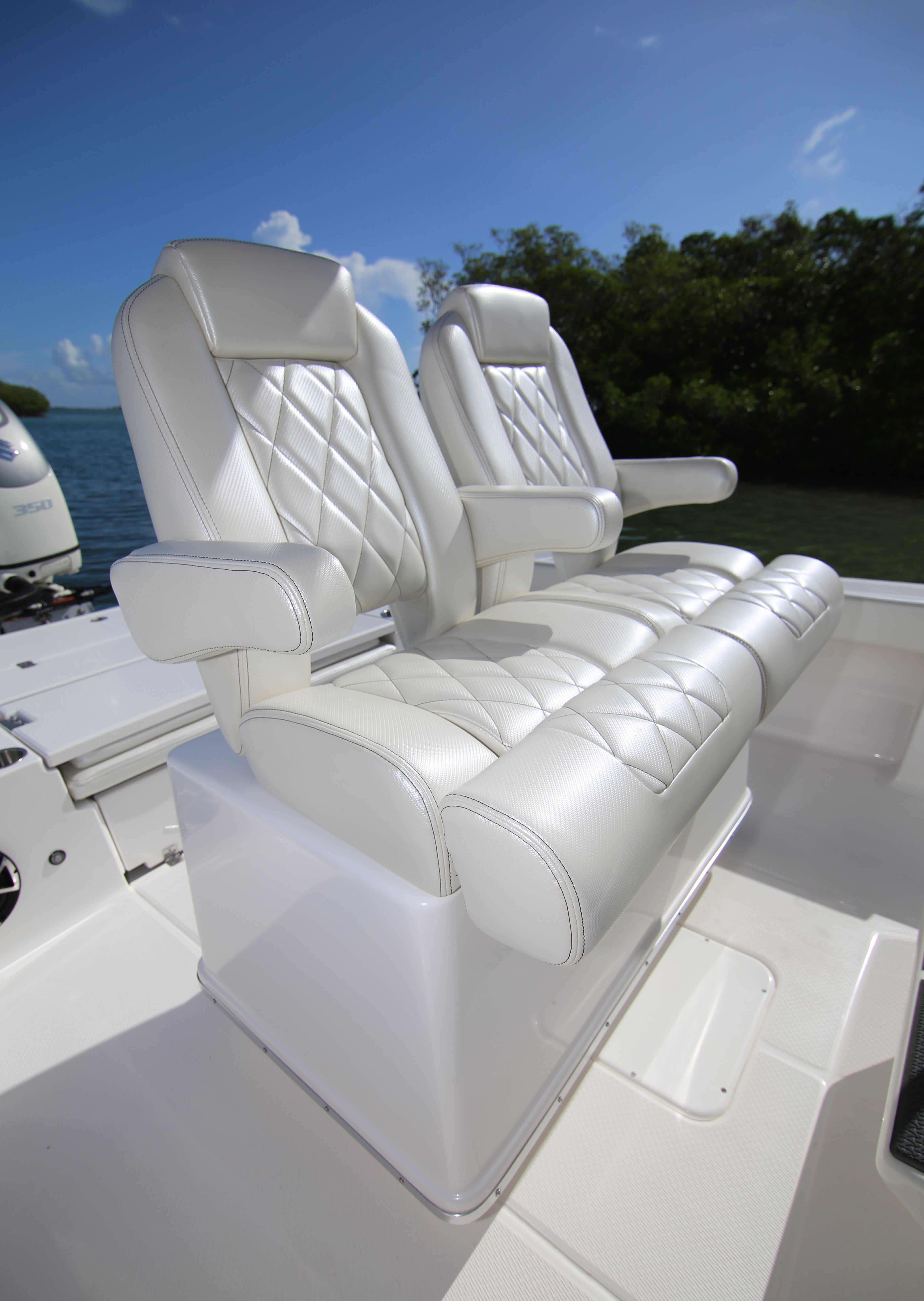 Boat Review - Blue Wave 2800 Pure Hybrid
