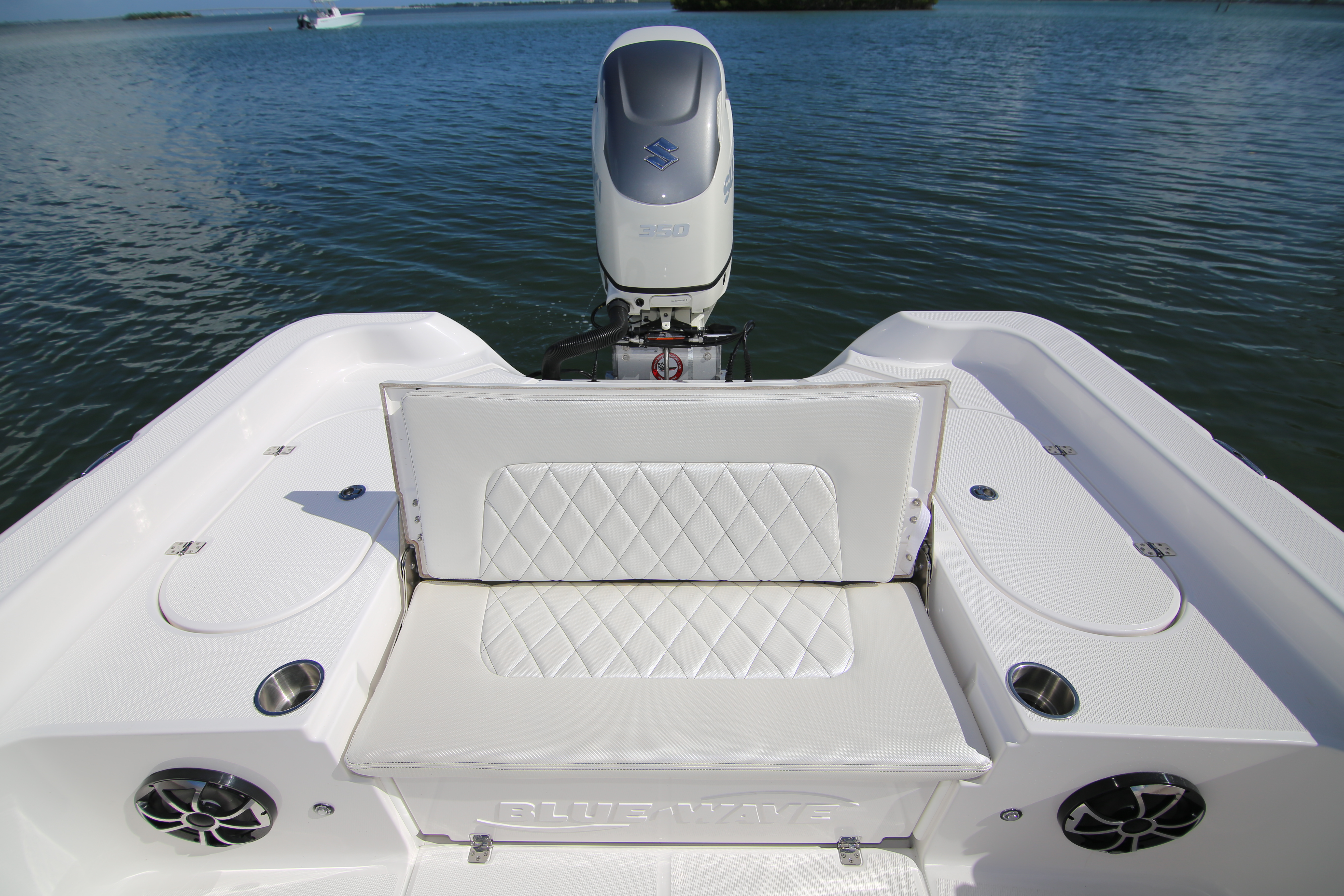 Boat Review - Blue Wave 2800 Pure Hybrid