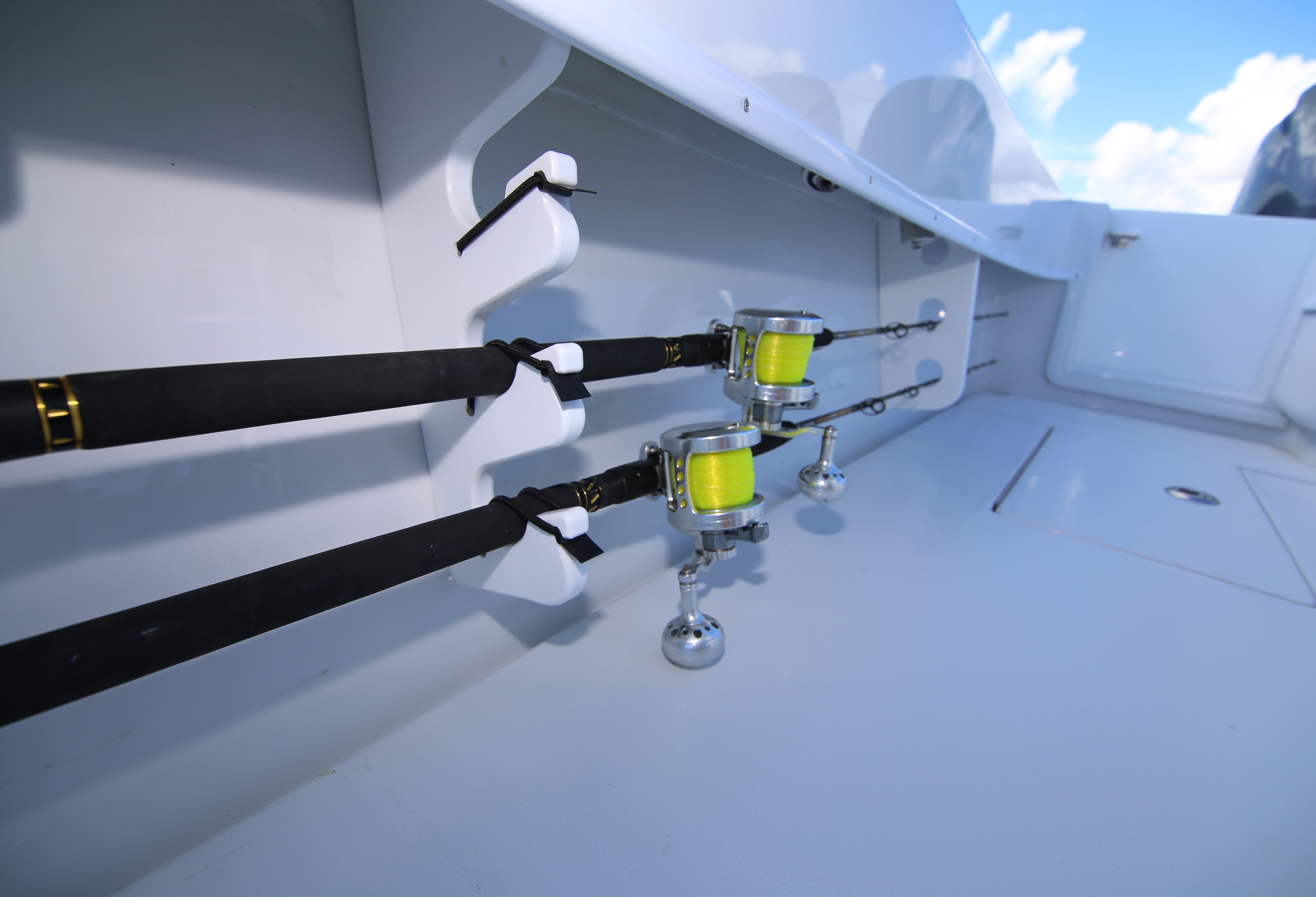 Boat Review - Contender 25T