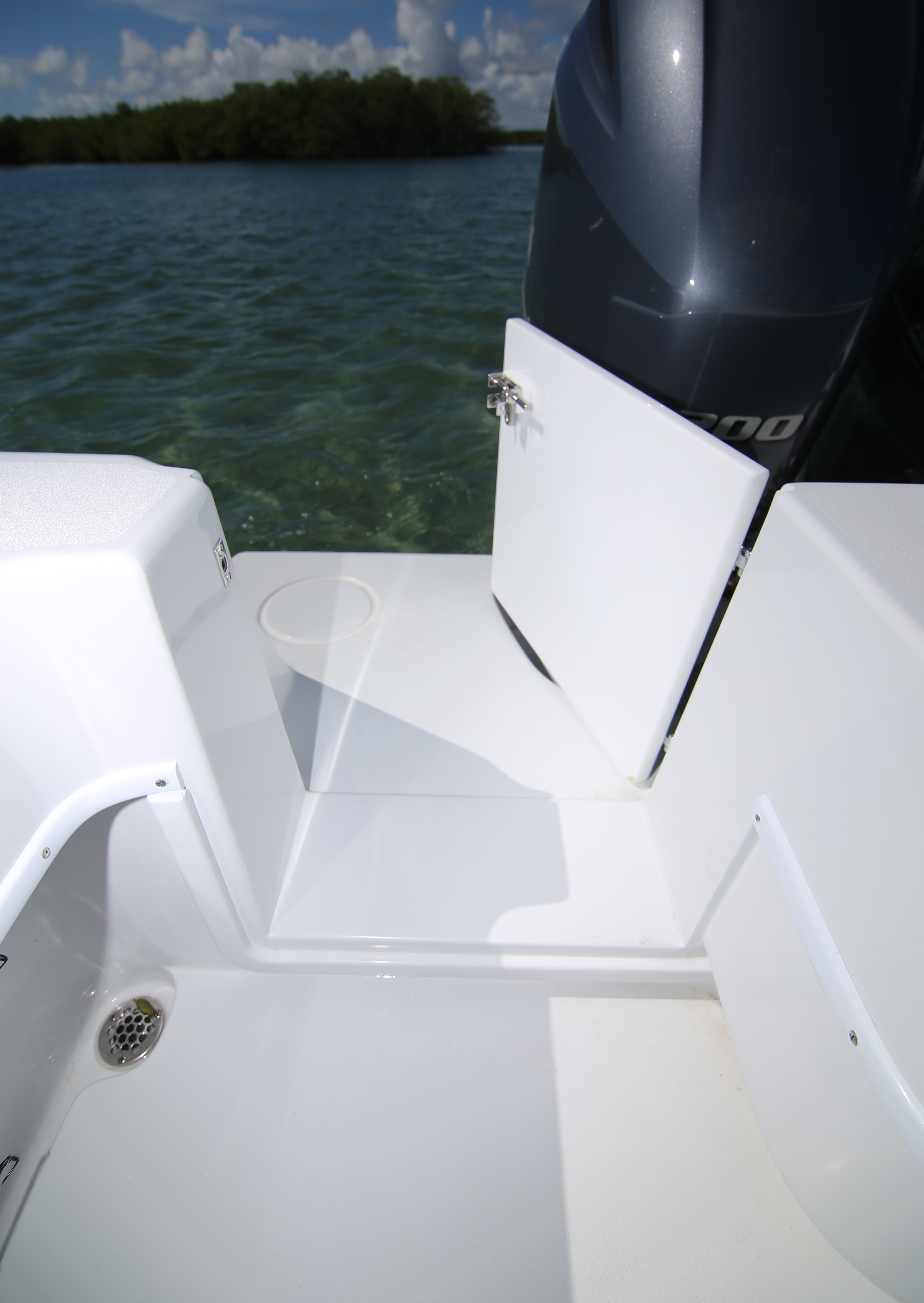 Boat Review - Contender 25T