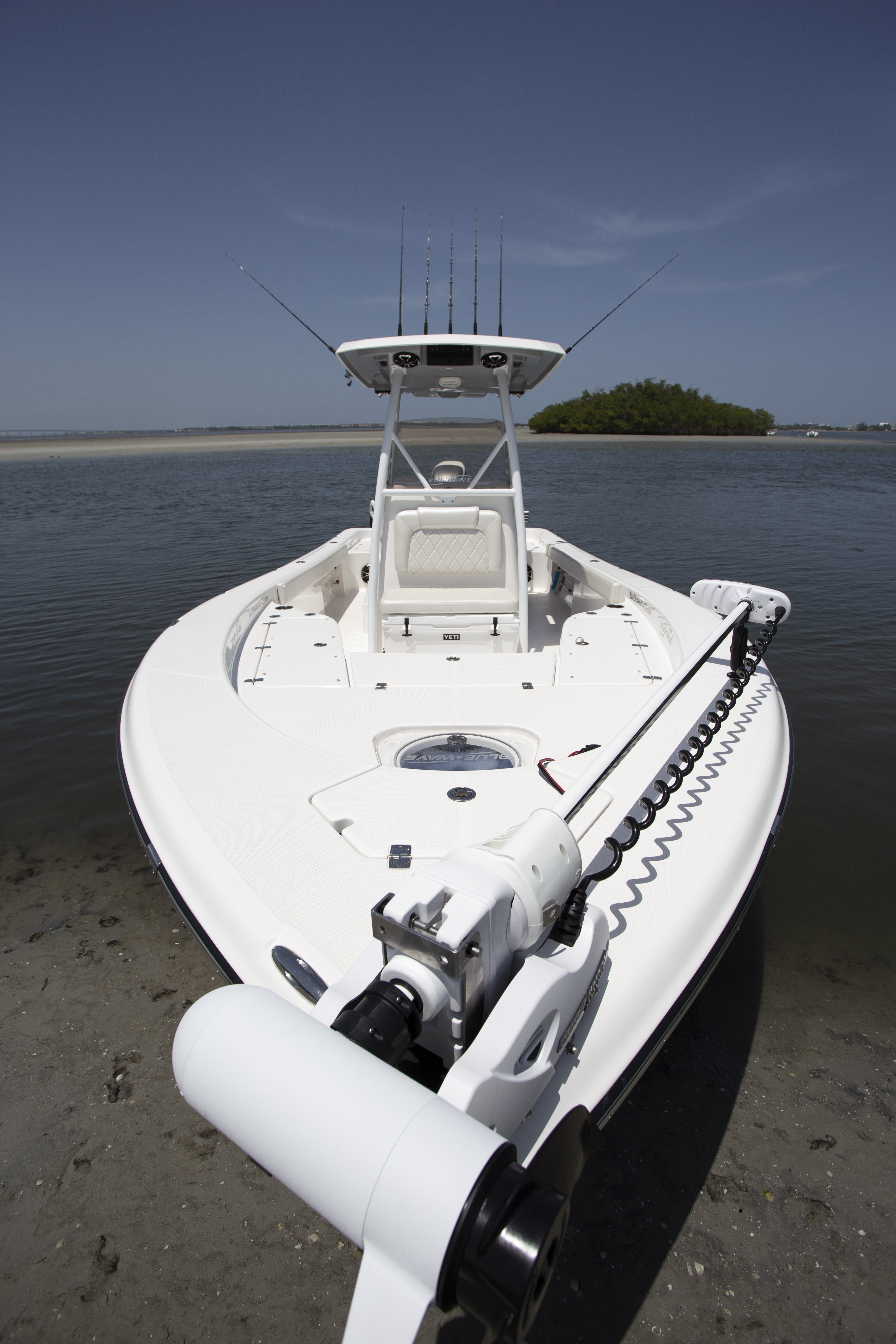 Boat Review - Blue Wave 2800 Pure Hybrid