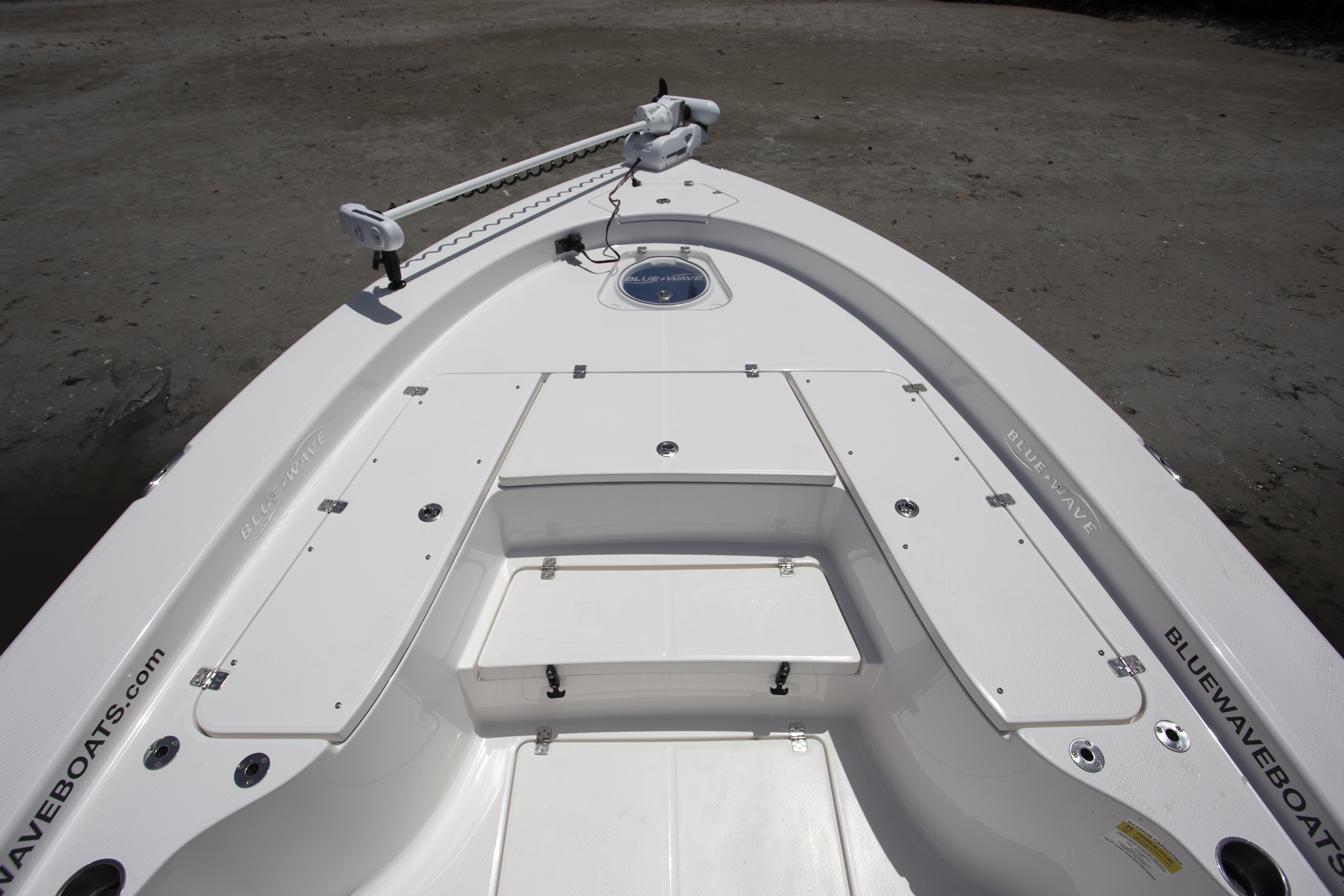 Boat Review - Blue Wave 2800 Pure Hybrid