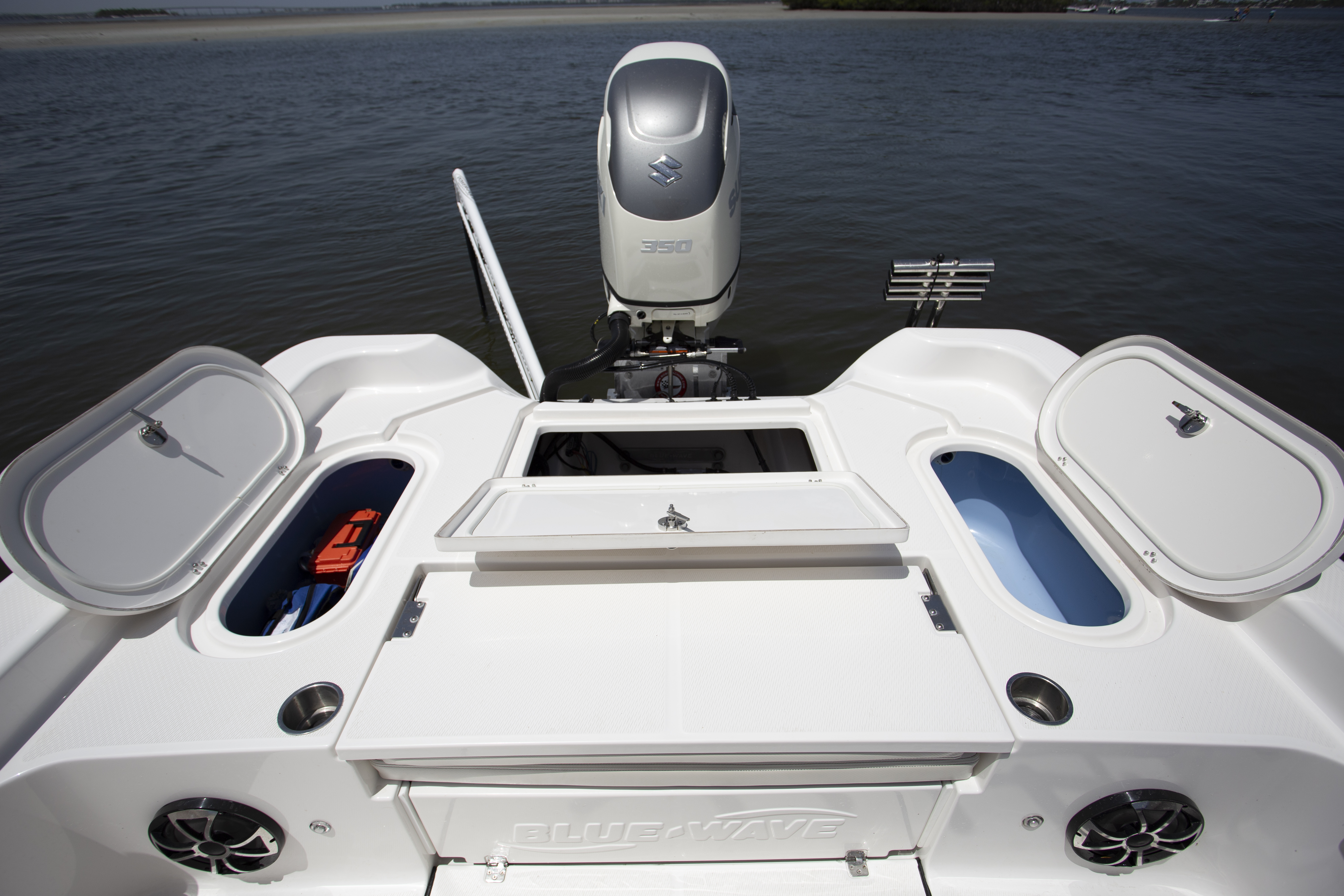 Boat Review - Blue Wave 2800 Pure Hybrid