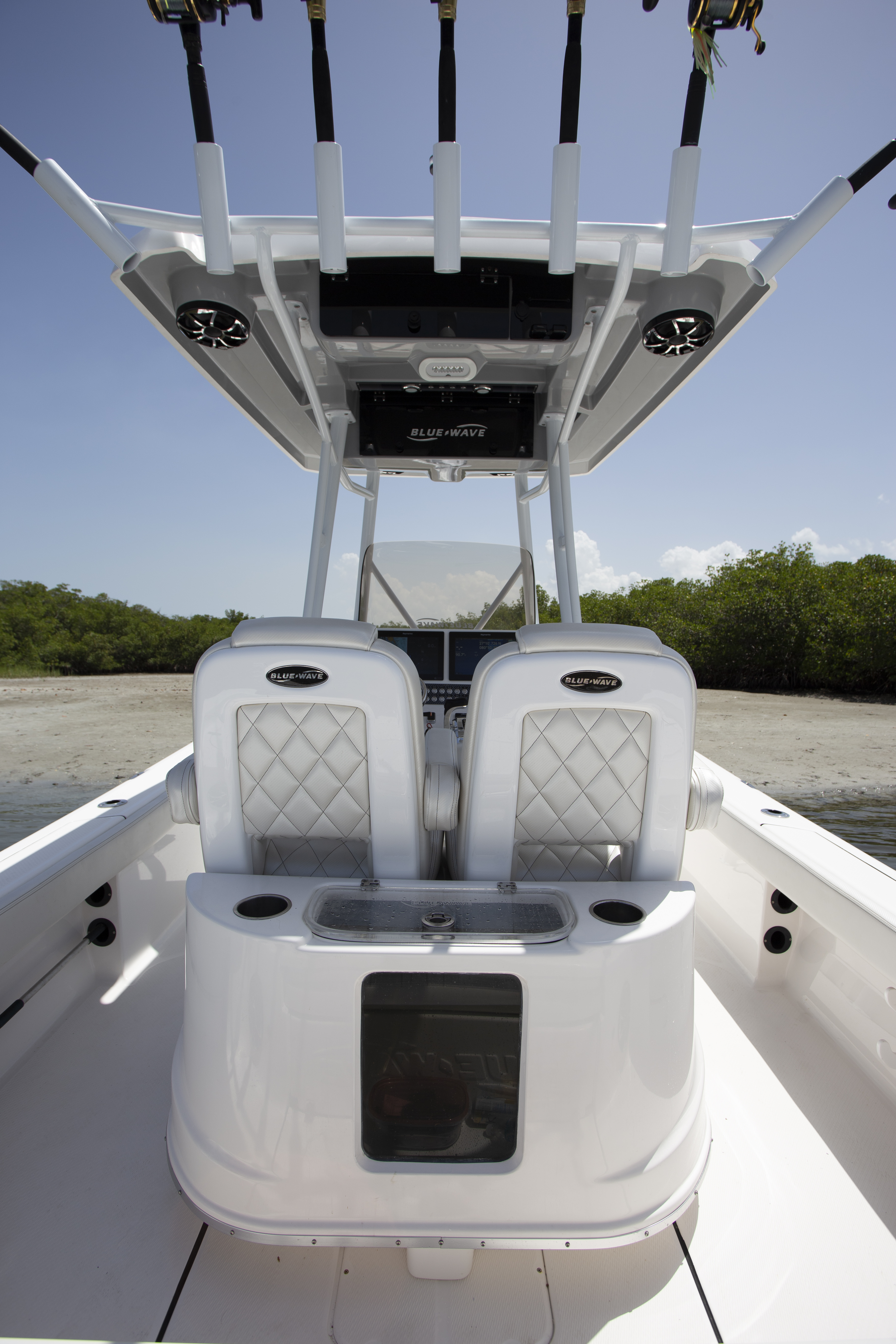 Boat Review - Blue Wave 2800 Pure Hybrid