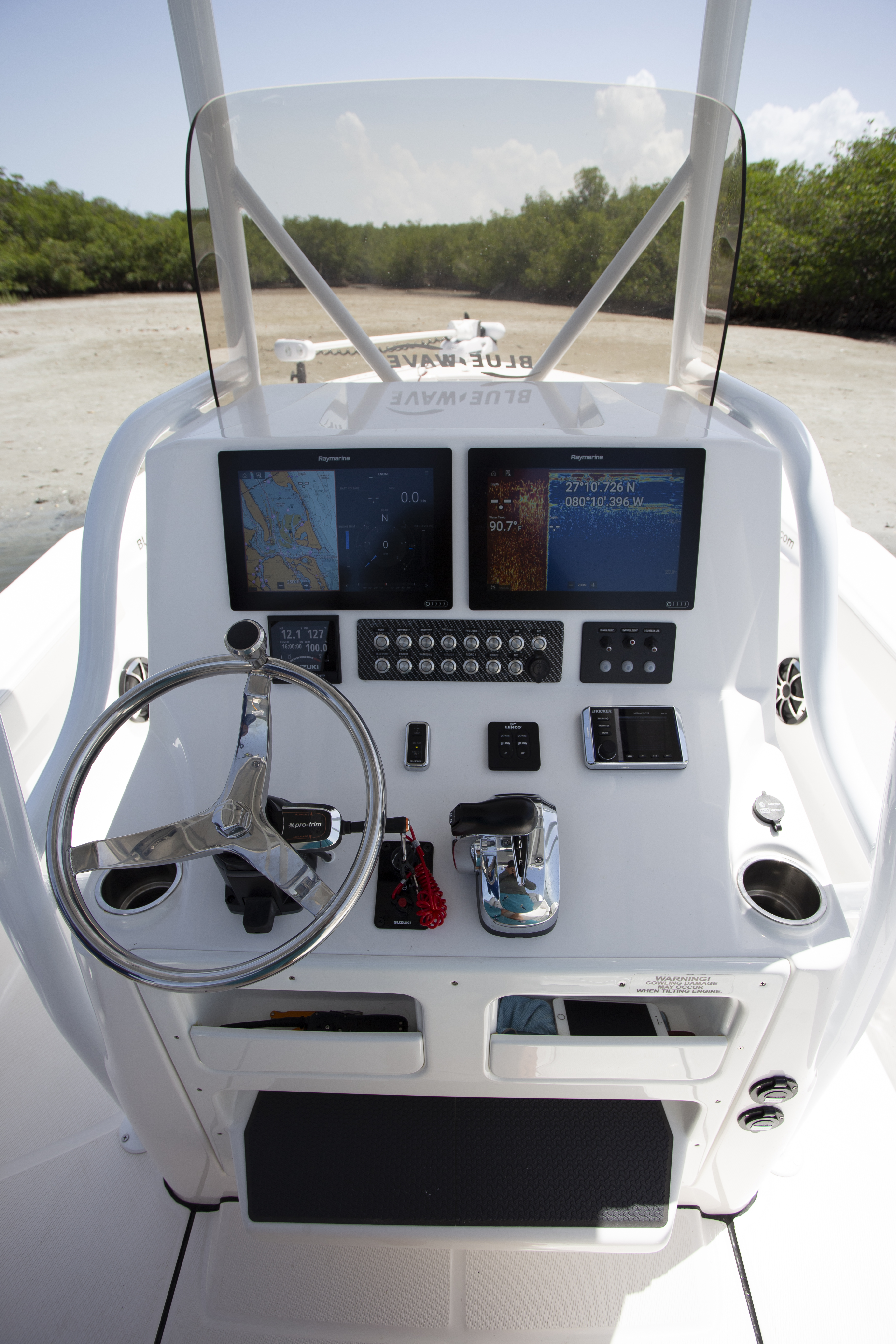 Boat Review - Blue Wave 2800 Pure Hybrid