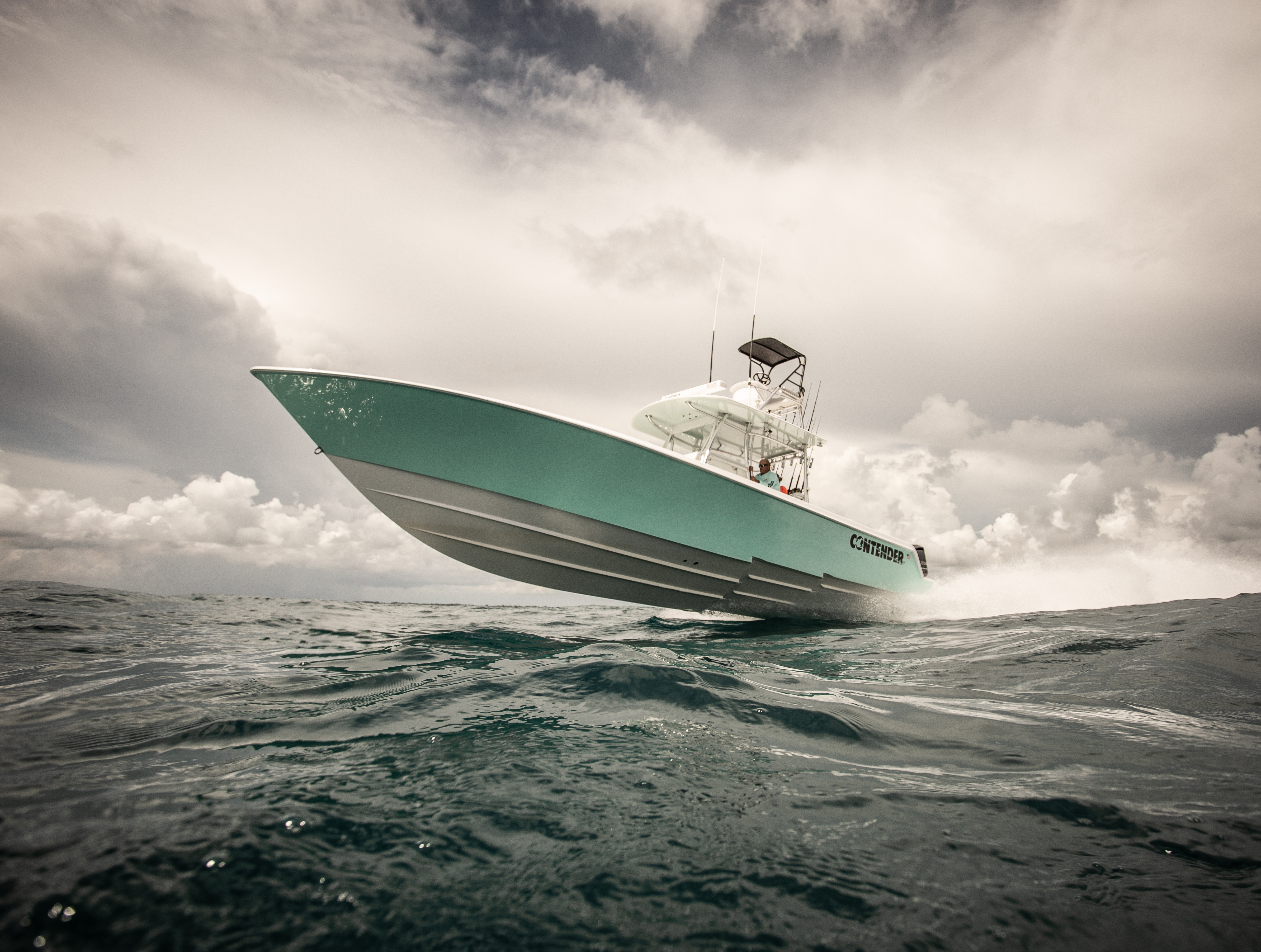 Boat Review - Contender 39 ST