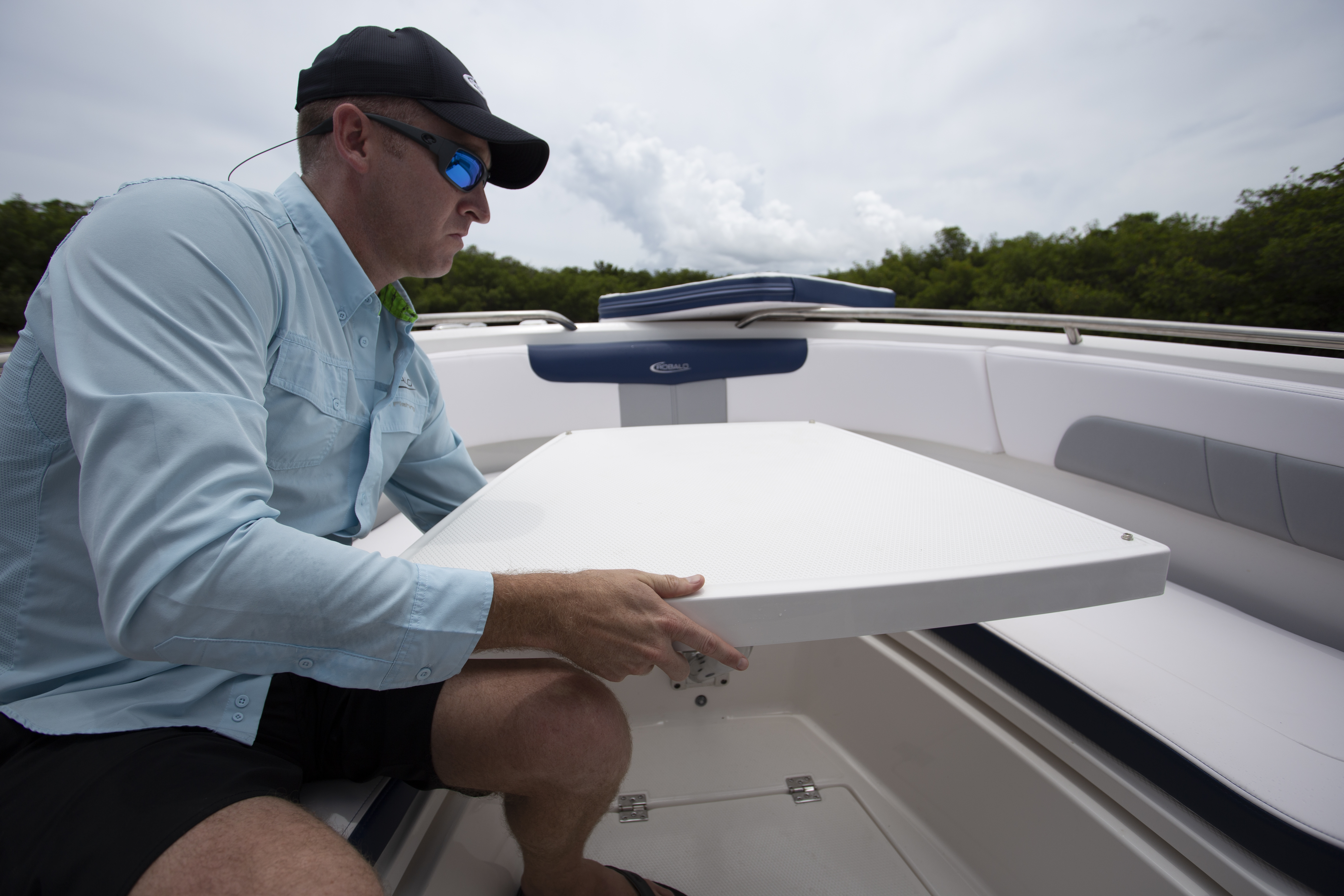 Boat Review - Robalo 242 Explorer