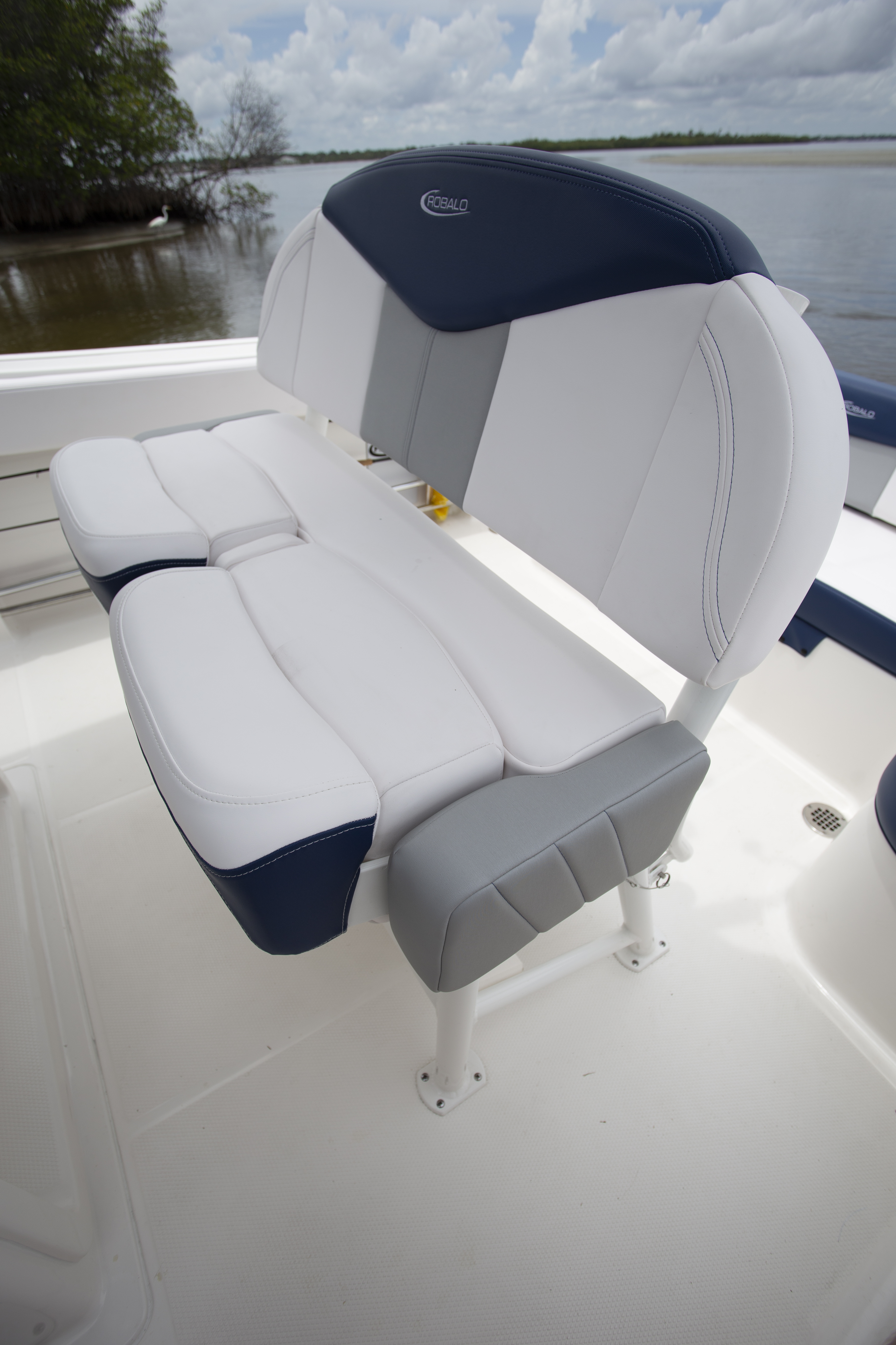 Boat Review - Robalo 242 Explorer